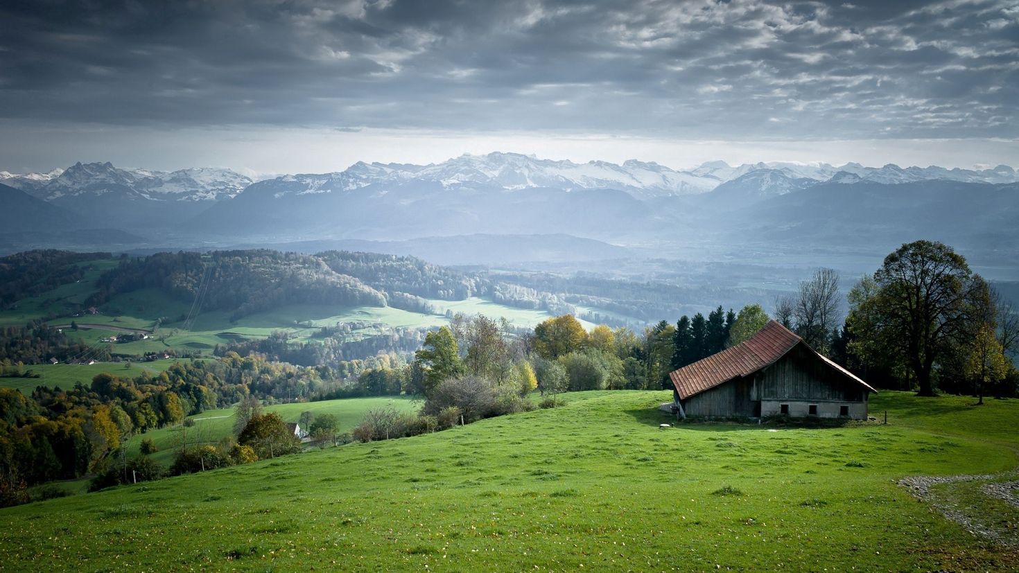 View pictures. Испания Долина безмятежности. Зеленые холмы Швейцарии. Загородный пейзаж. Дом в горах.