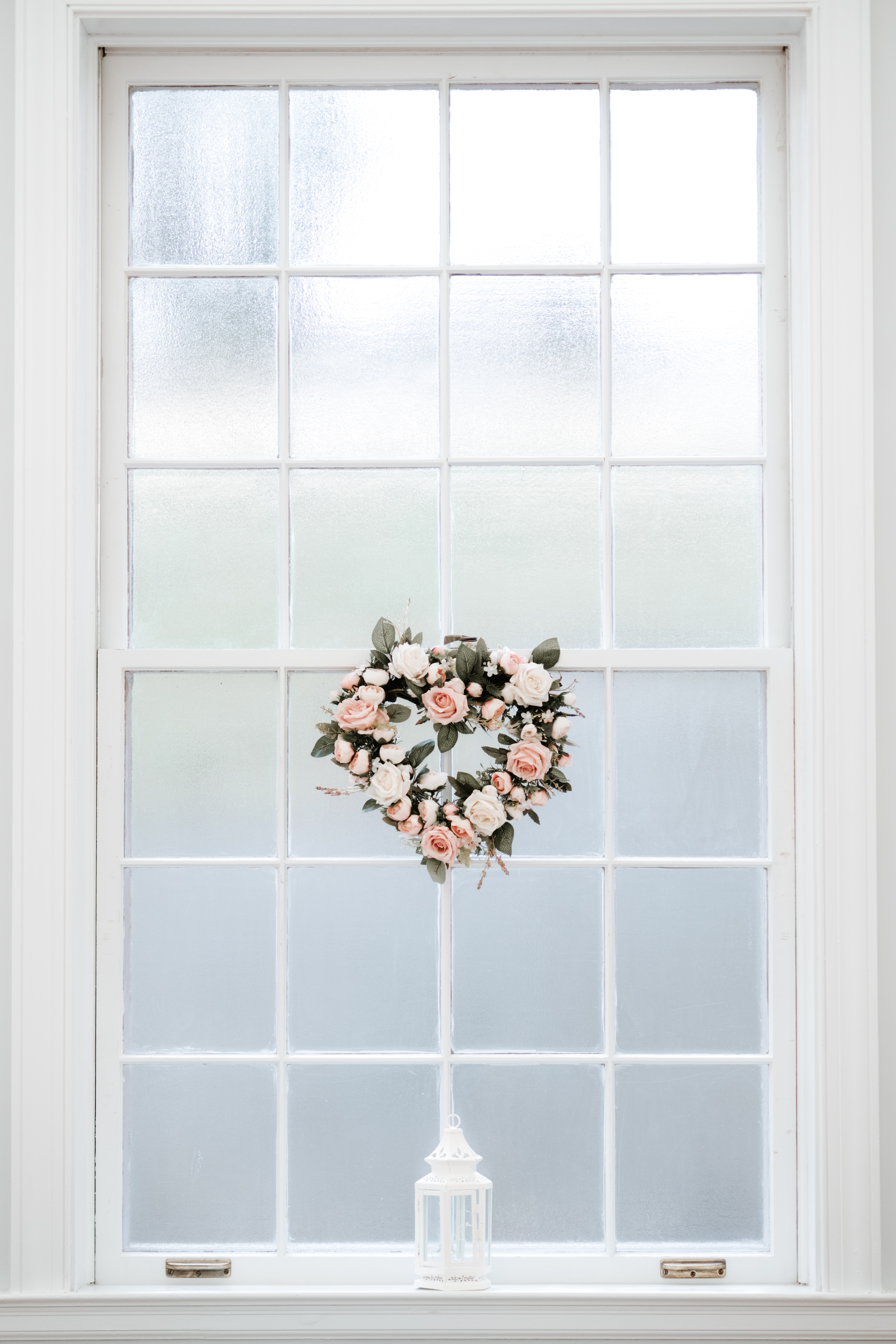 Download mobile wallpaper Wreath, Window, Heart, Minimalism for free.