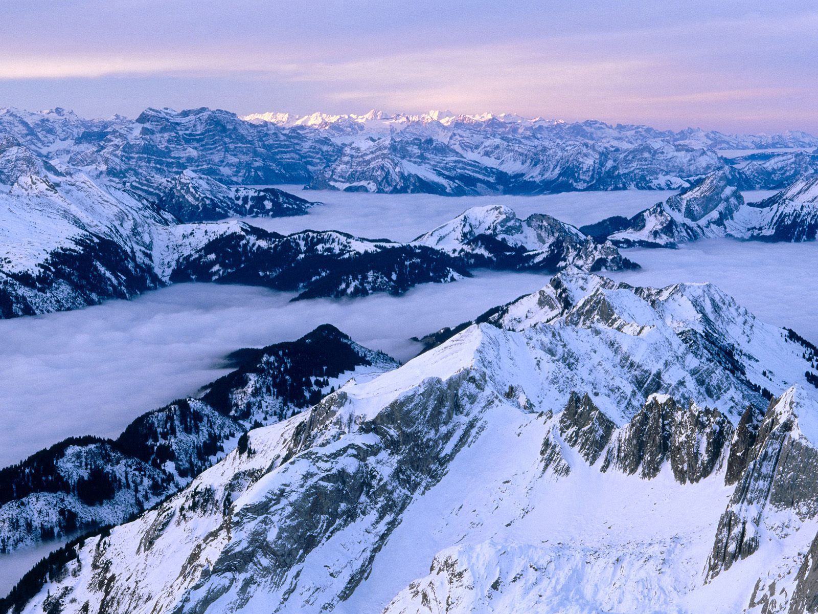128514 télécharger le fond d'écran brouillard, nature, montagnes, neige, sommet, hauts, la suisse, suisse - économiseurs d'écran et images gratuitement