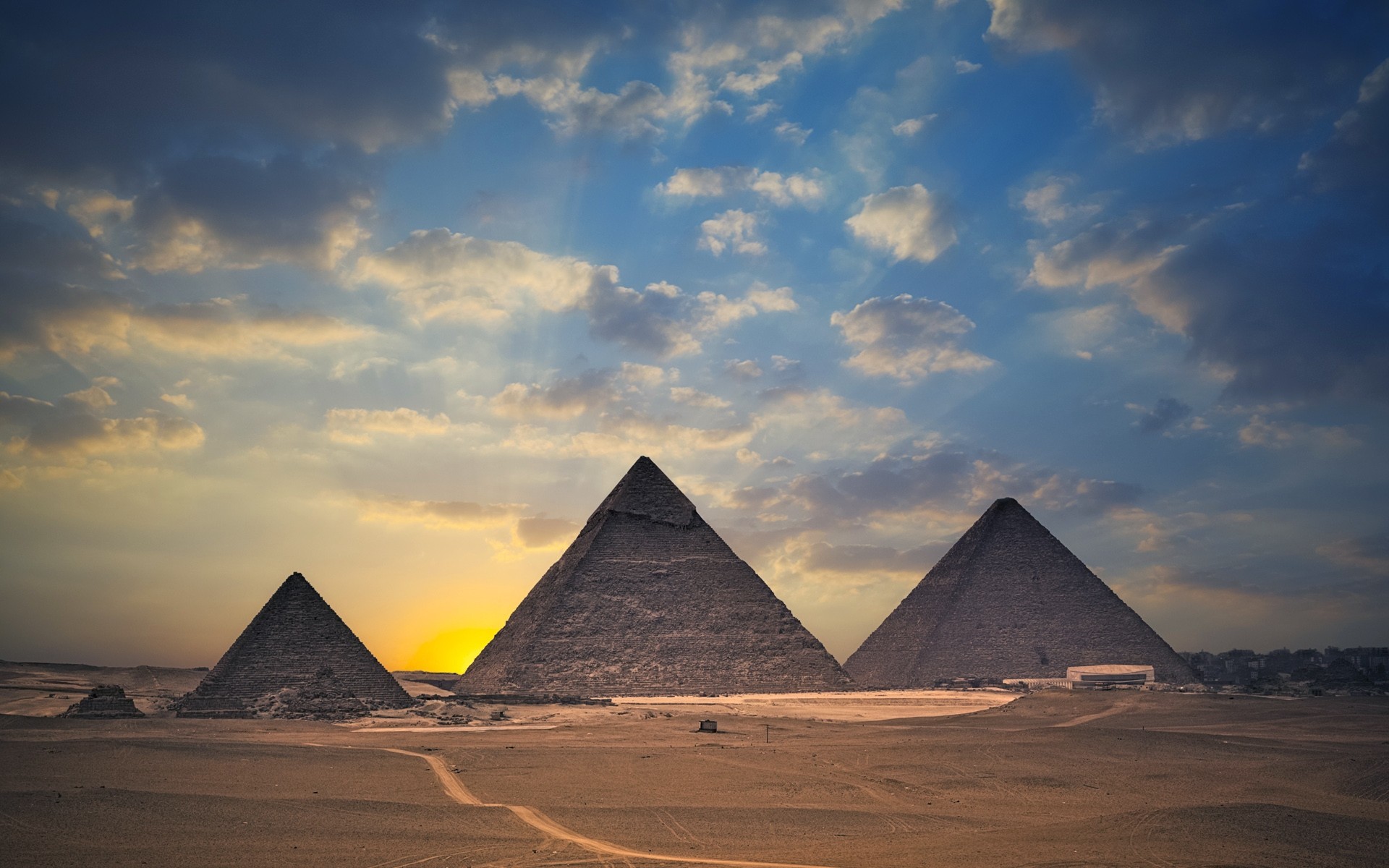 Популярні заставки і фони Піраміди на комп'ютер