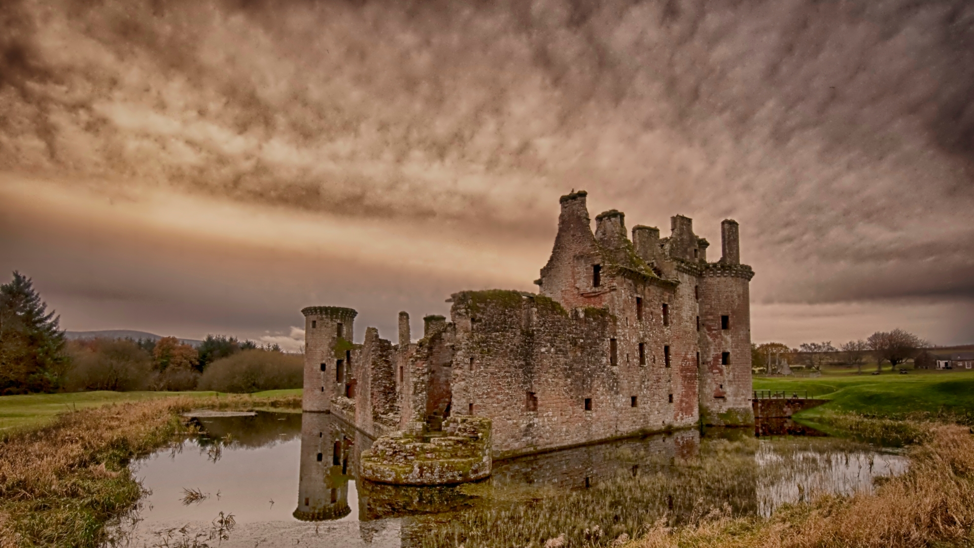 Castle wallpaper. Замок Керлаверок Шотландия. Замок Данноттар. Замок башня Уэльс. Бамбург замок Англия.