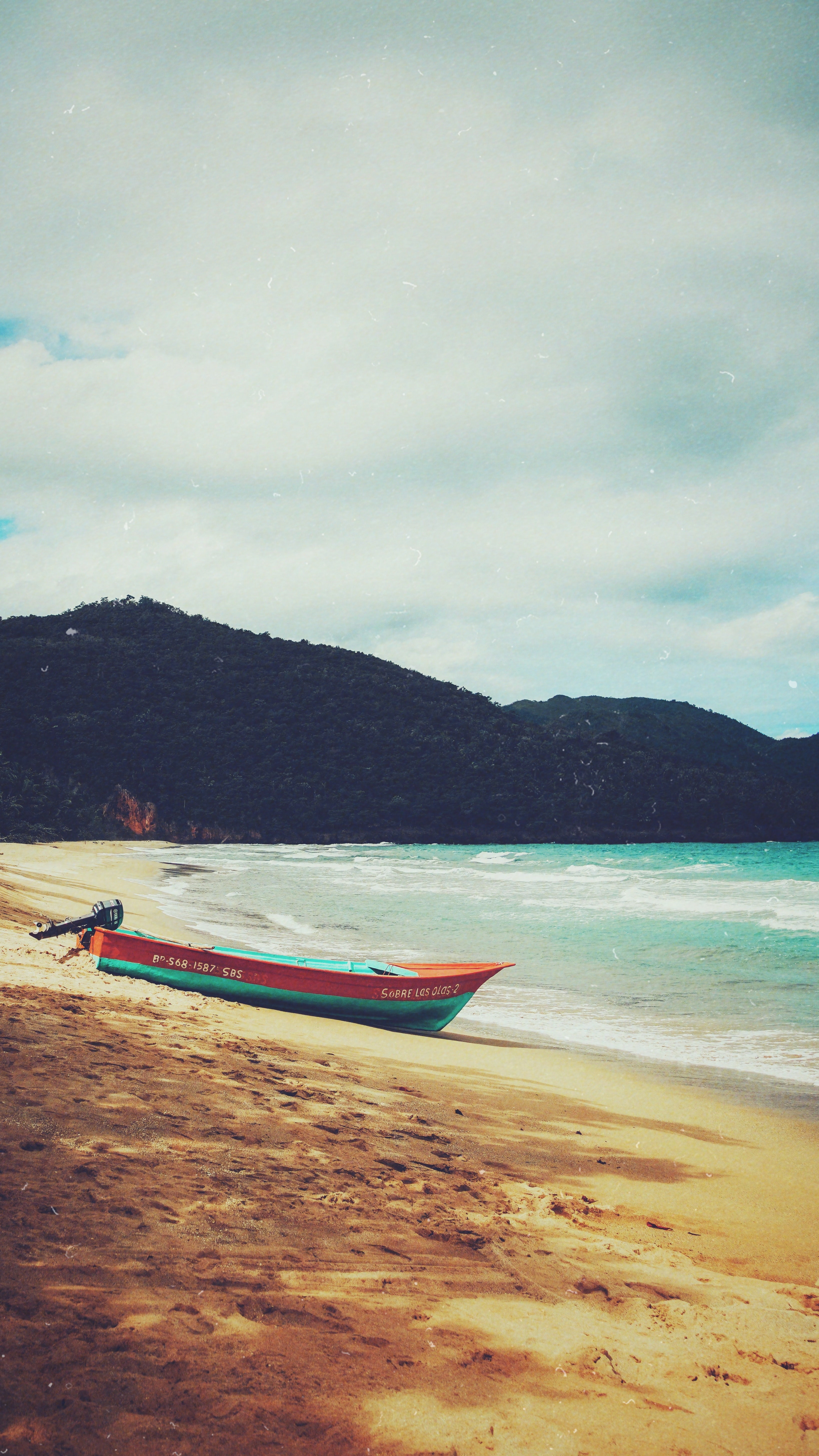 Laden Sie das Natur, Mountains, Küste, Ein Boot, Boot, Sea, Strand-Bild kostenlos auf Ihren PC-Desktop herunter