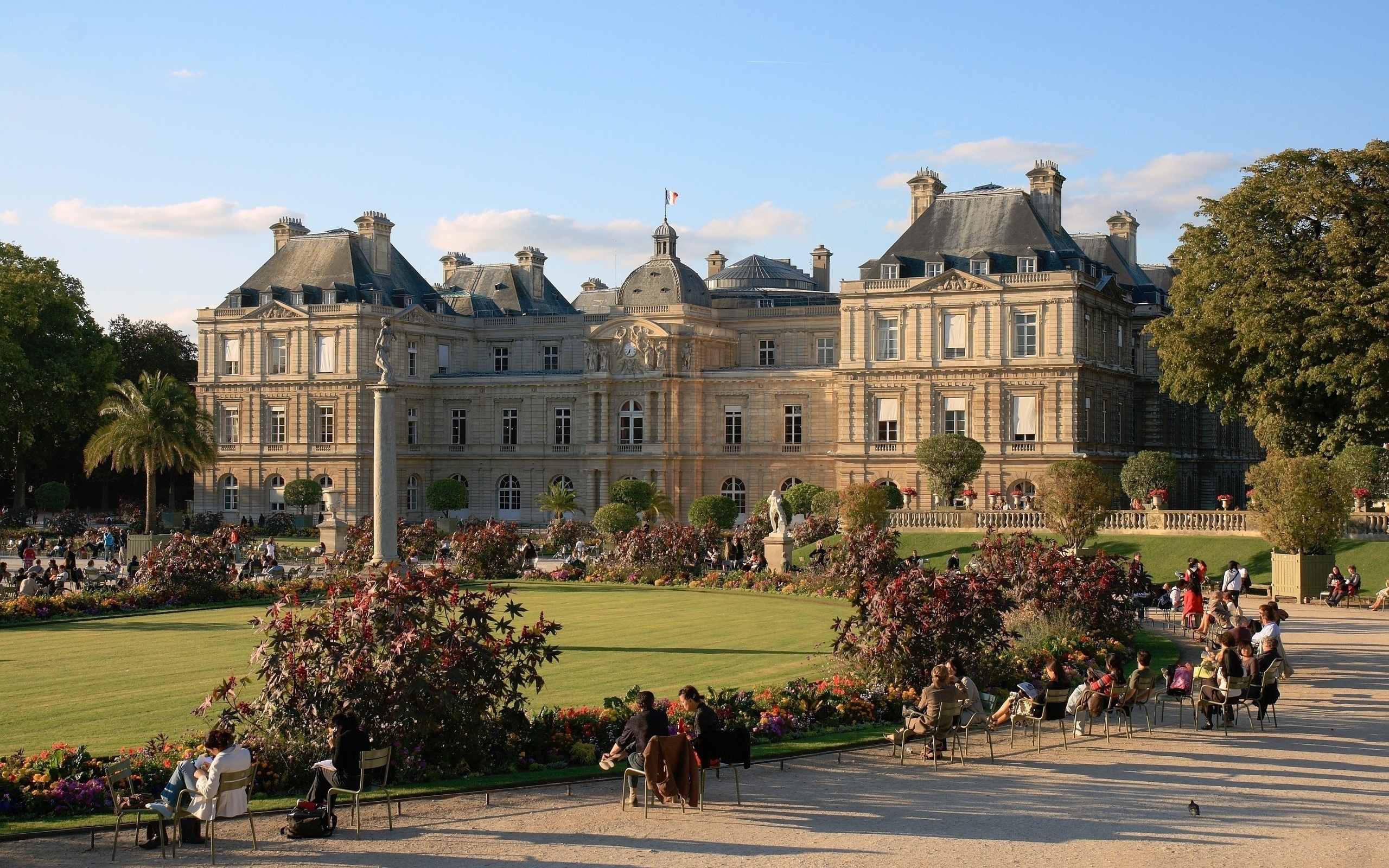 Popular Luxembourg Palace Phone background