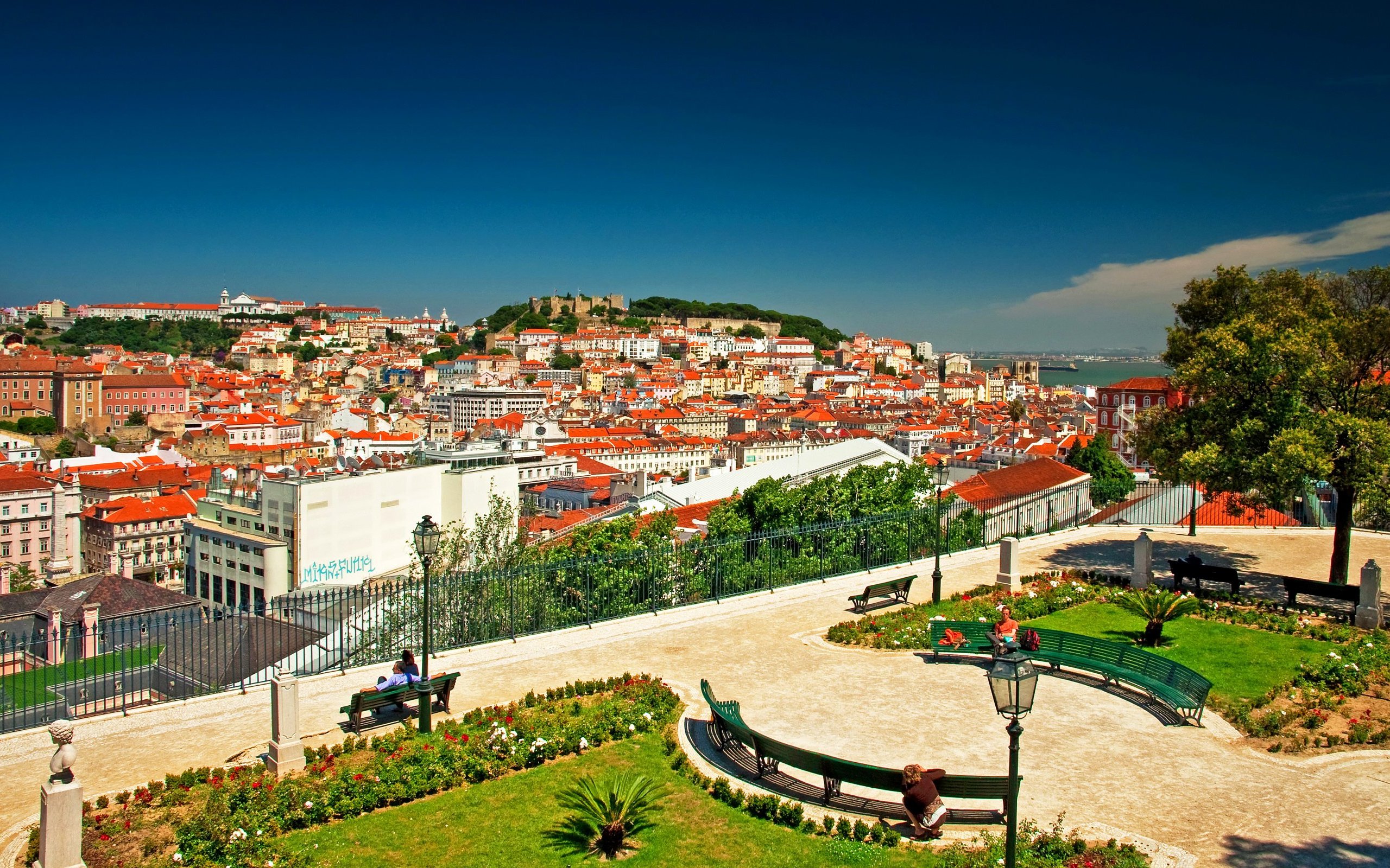 380861 免費下載壁紙 人造, 里斯本, 城市, 城市景观, 丰富多彩的, 色彩, 房屋, 葡萄牙 屏保和圖片