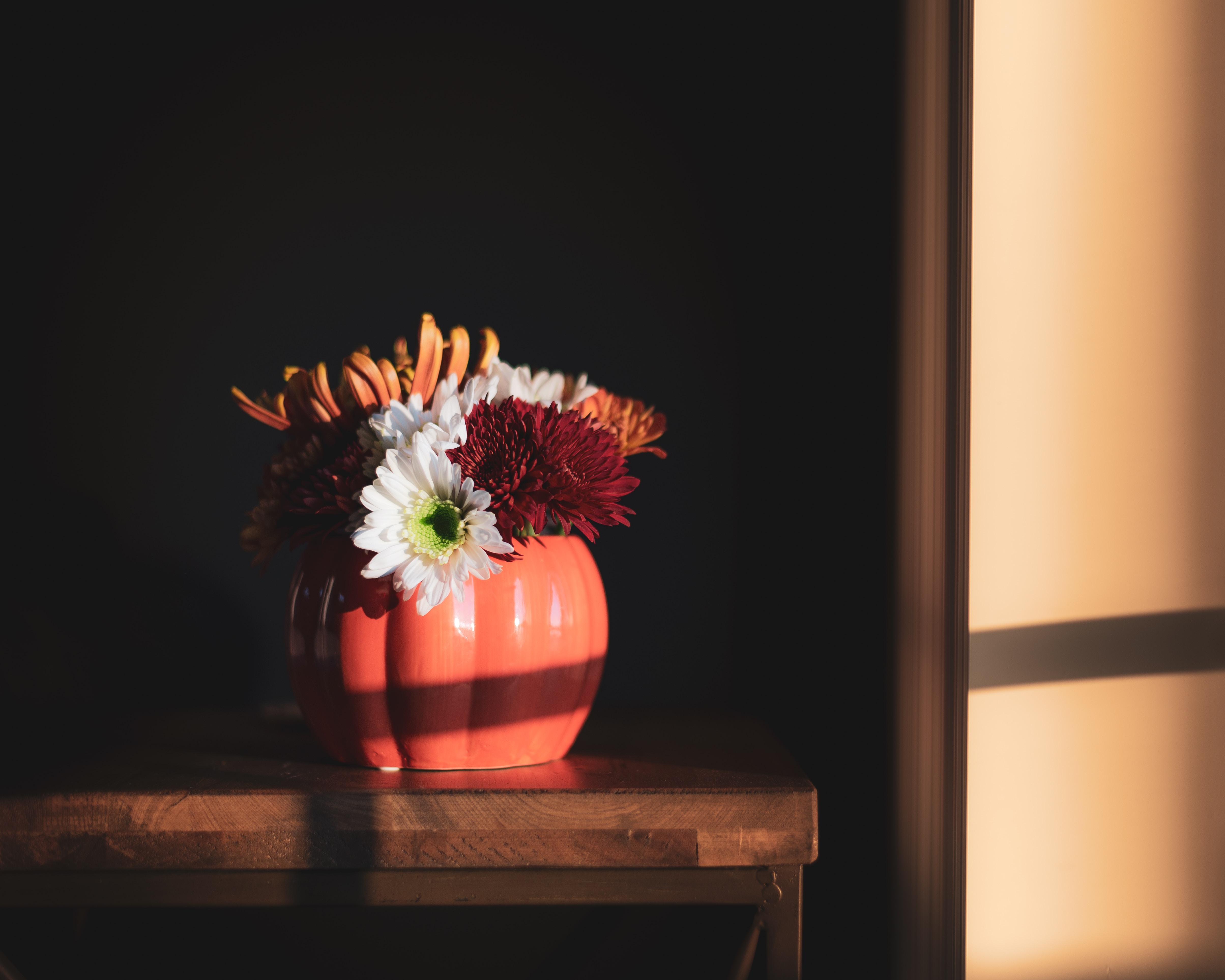 Laden Sie das Strauß, Bouquet, Vase, Komposition, Zusammensetzung, Blumen-Bild kostenlos auf Ihren PC-Desktop herunter