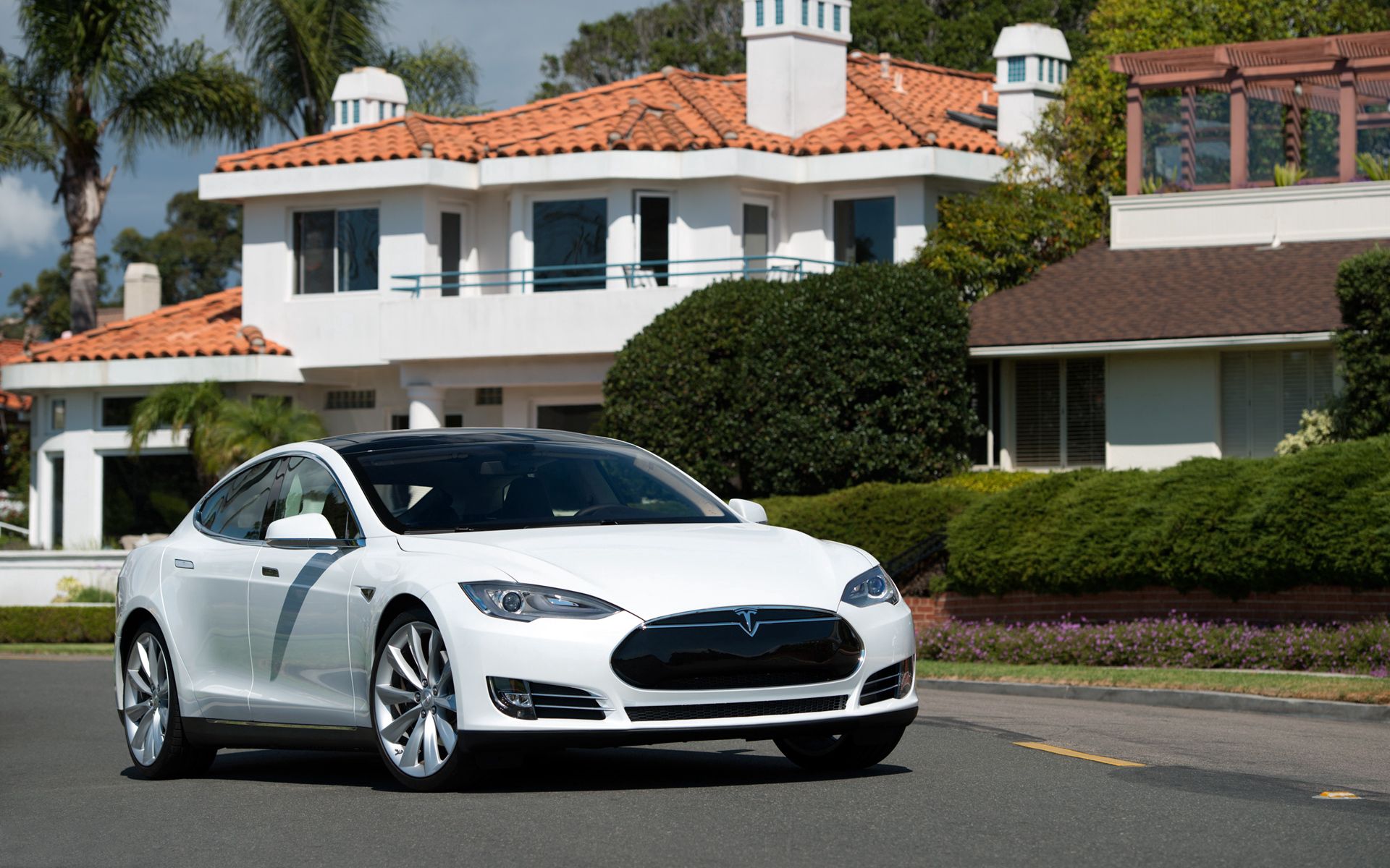 Скачать обои Tesla Model S на телефон бесплатно