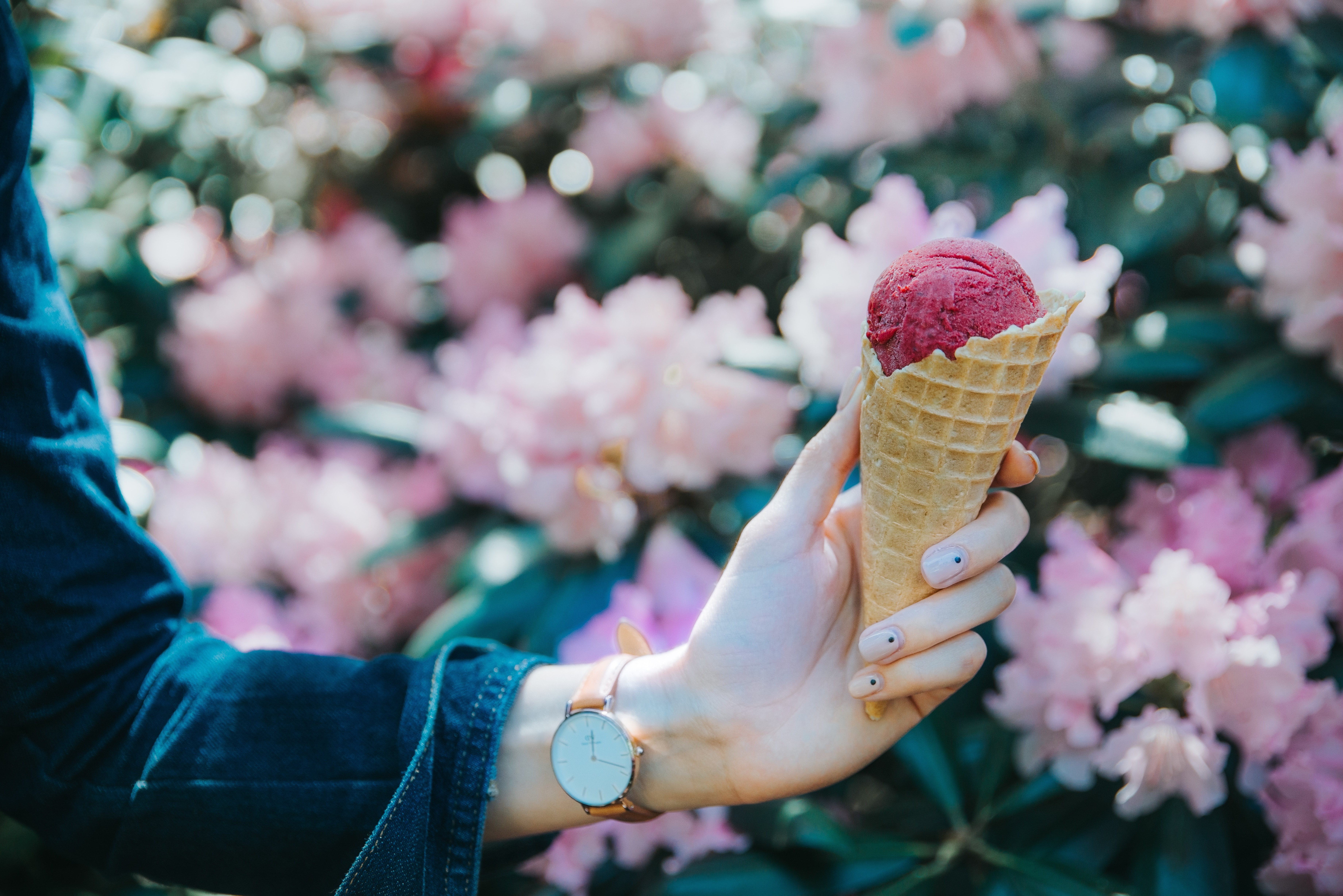 ice cream, food, hand, blur, smooth, manicure, horn, shoehorn