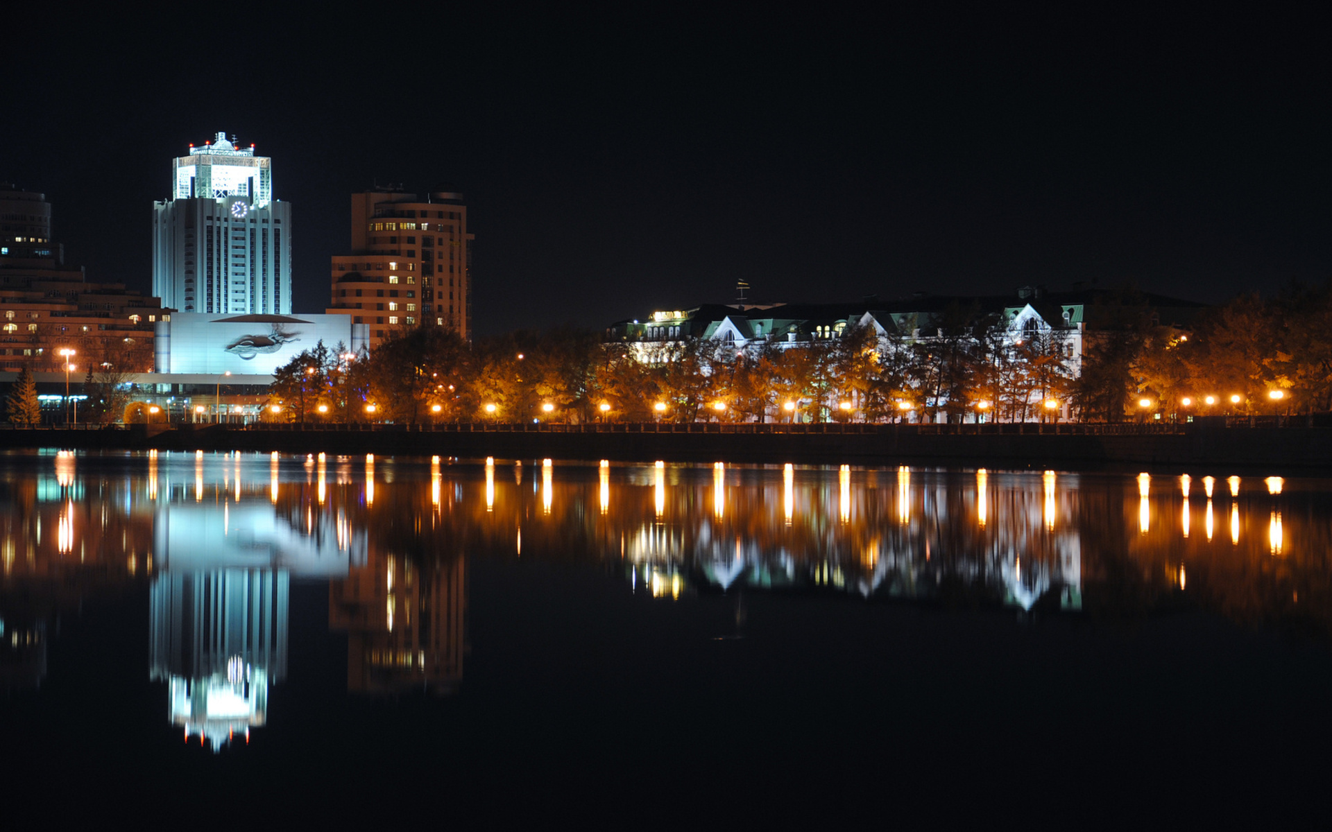 Исеть Екатеринбург ночью