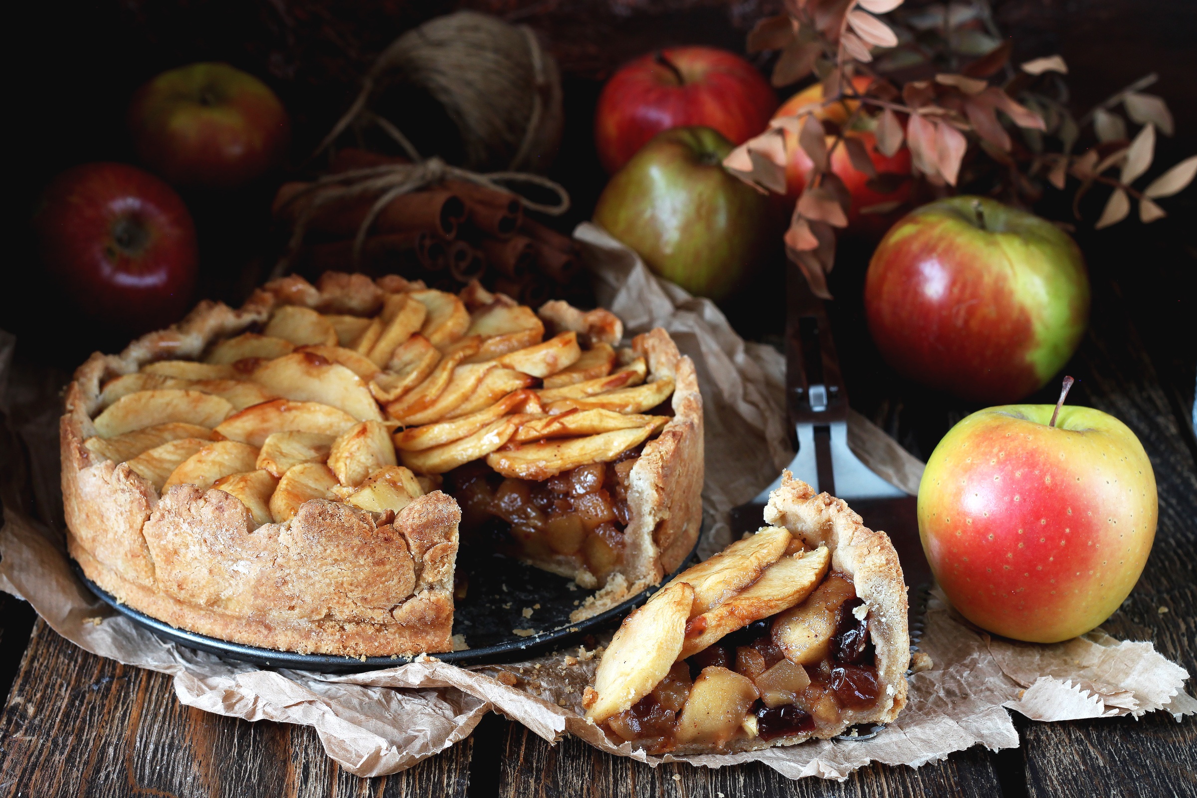 Рецепт воды с яблоками. Apple pie (яблочный пирог). Яблочный спас пирог. Осень яблочный пирог. Осенний пирог с яблоками.