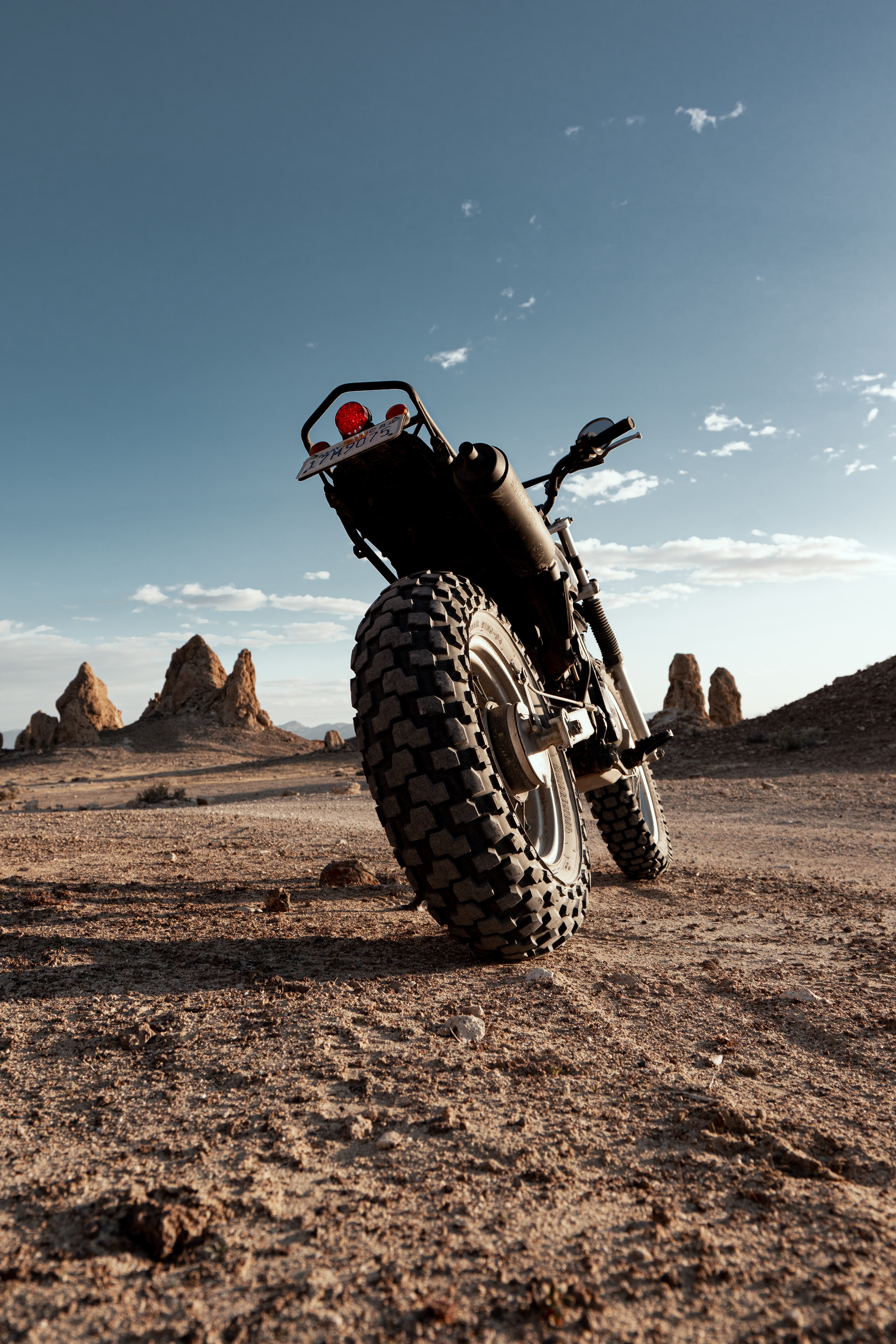 Free download wallpaper Motorcycles, Desert, Back View, Rear View, Wheel, Motorcycle on your PC desktop