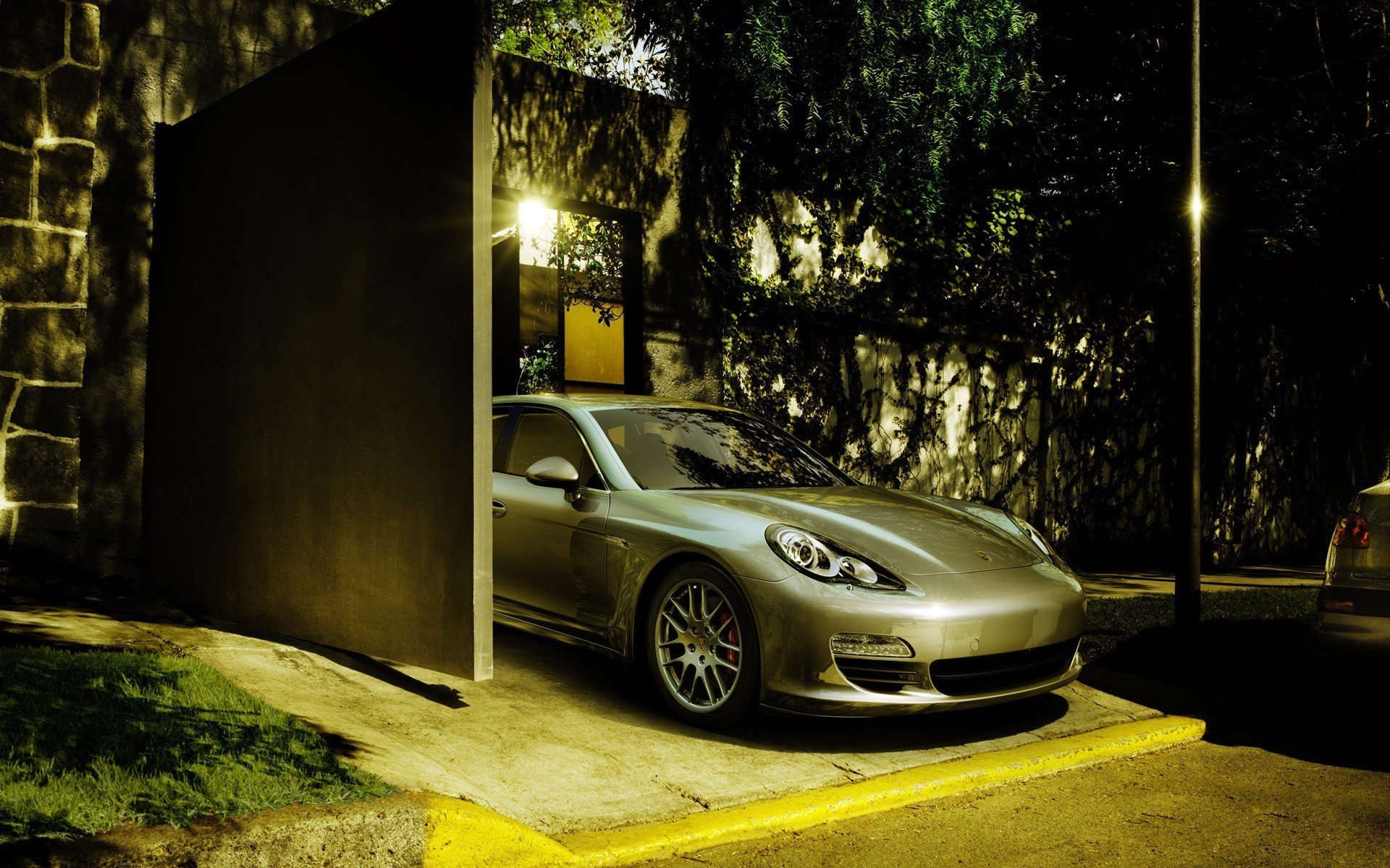 Porsche Panamera Garage