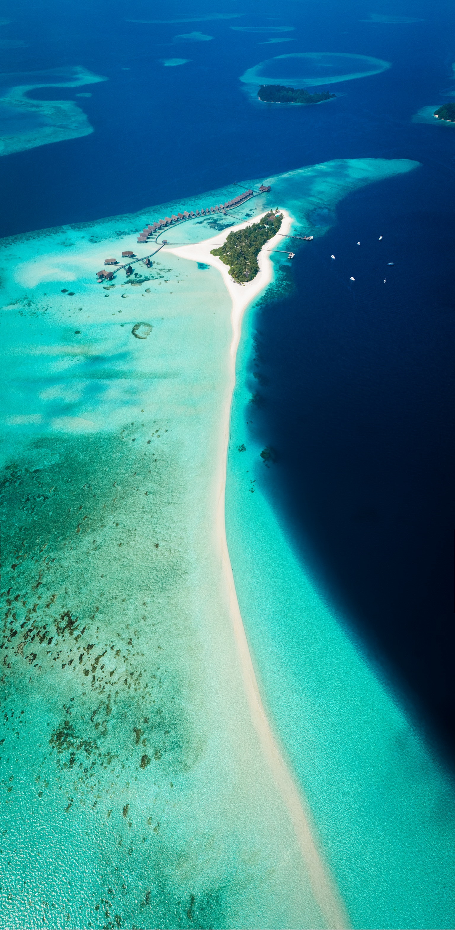 Handy-Wallpaper Natur, Blick Von Oben, Ozean, Insel, Tropen, Die Insel, Malediven kostenlos herunterladen.