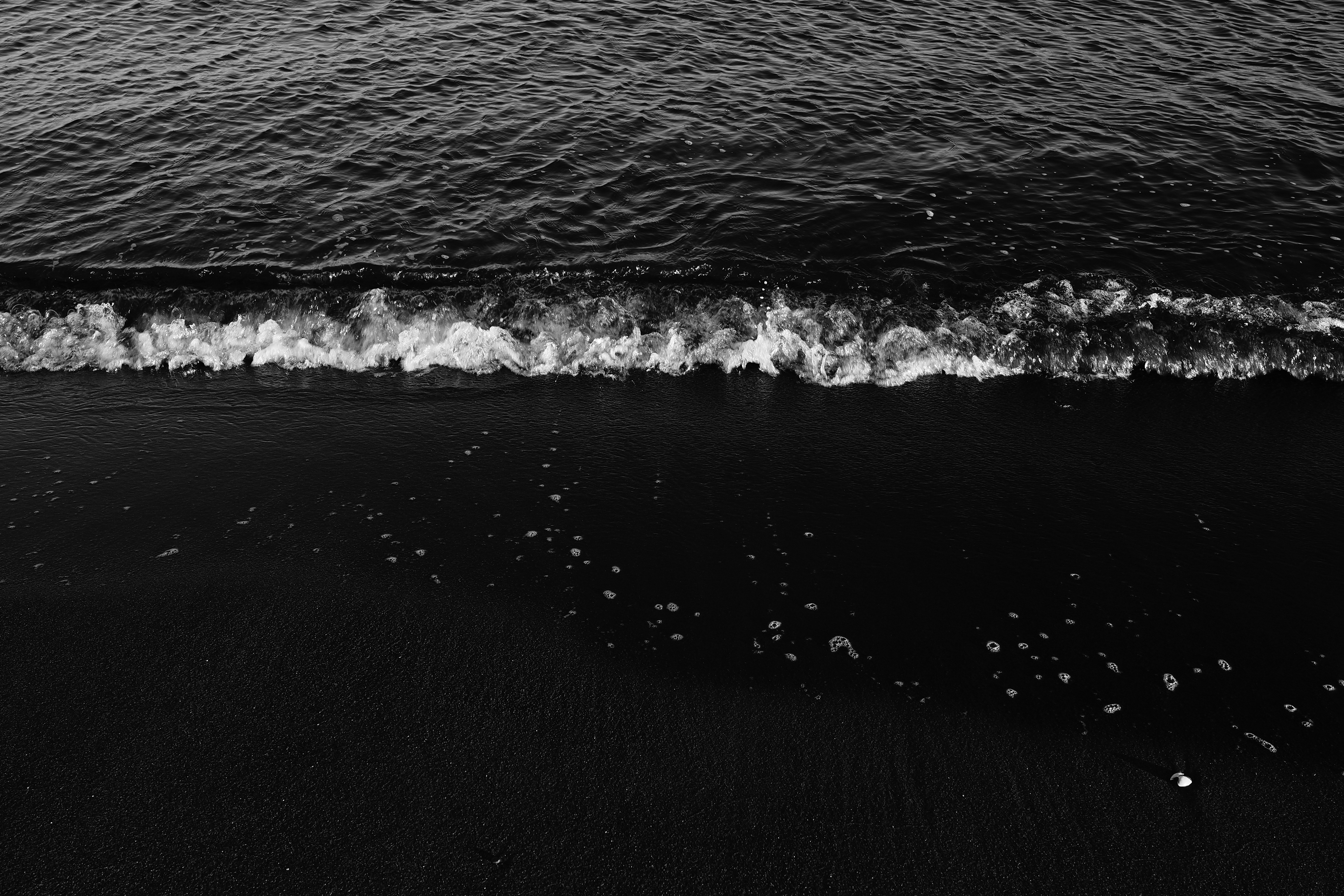 bw, nature, water, sea, waves, sand, dark, chb, foam, surf