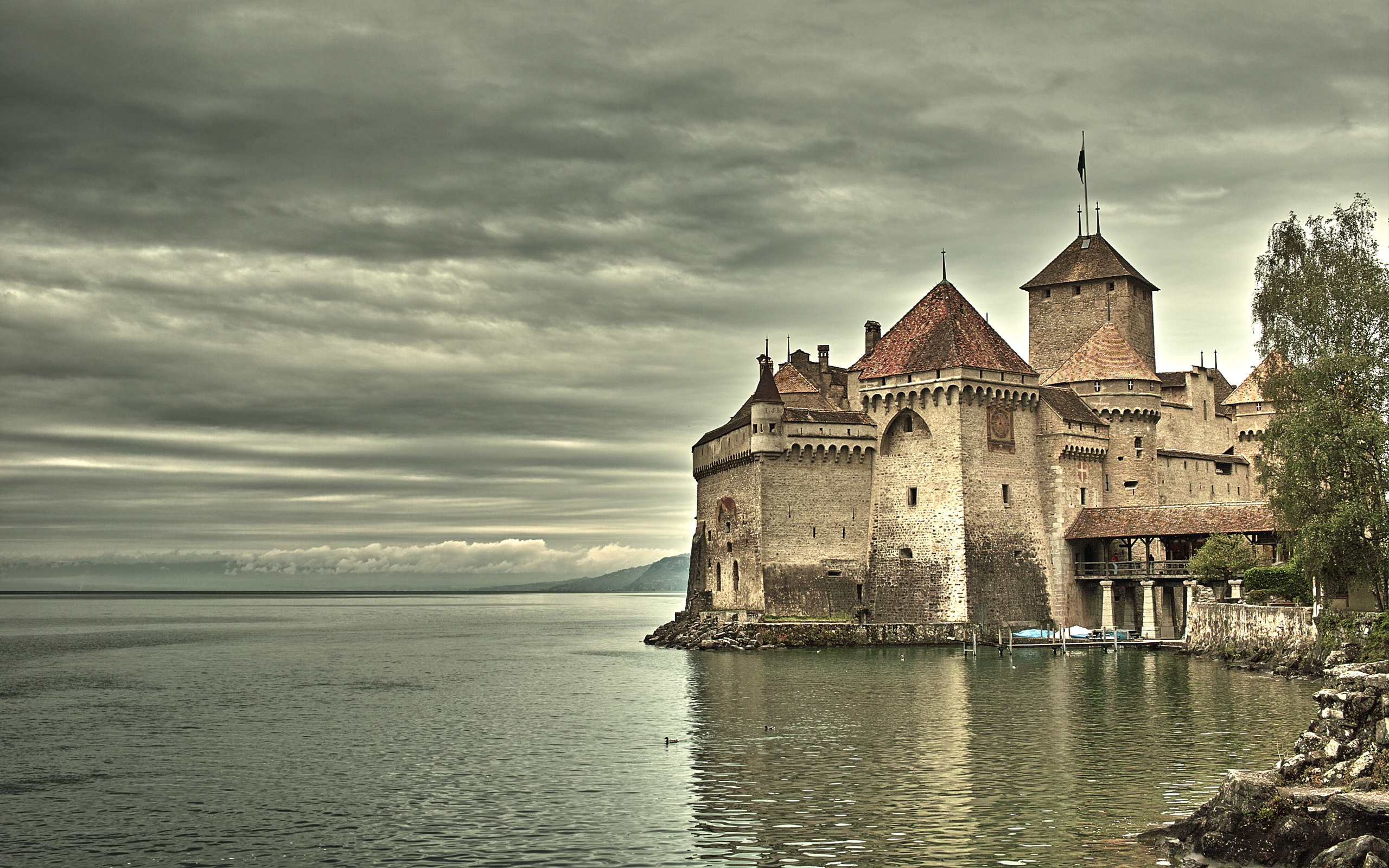 Castle on the sea. Шильонский замок. Старинный Шильонский замок. Шильонский замок башня. Шильонский замок Темница.