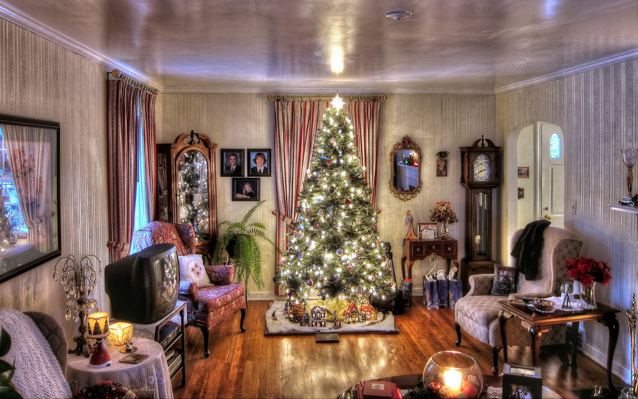 Download mobile wallpaper Christmas, Christmas Lights, Christmas Tree, Holiday for free.