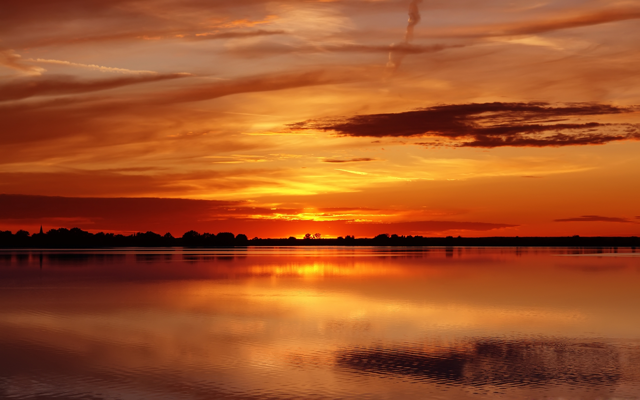 Закат ли. Закат. Красивый закат. Оранжевый закат. Рассвет на озере.