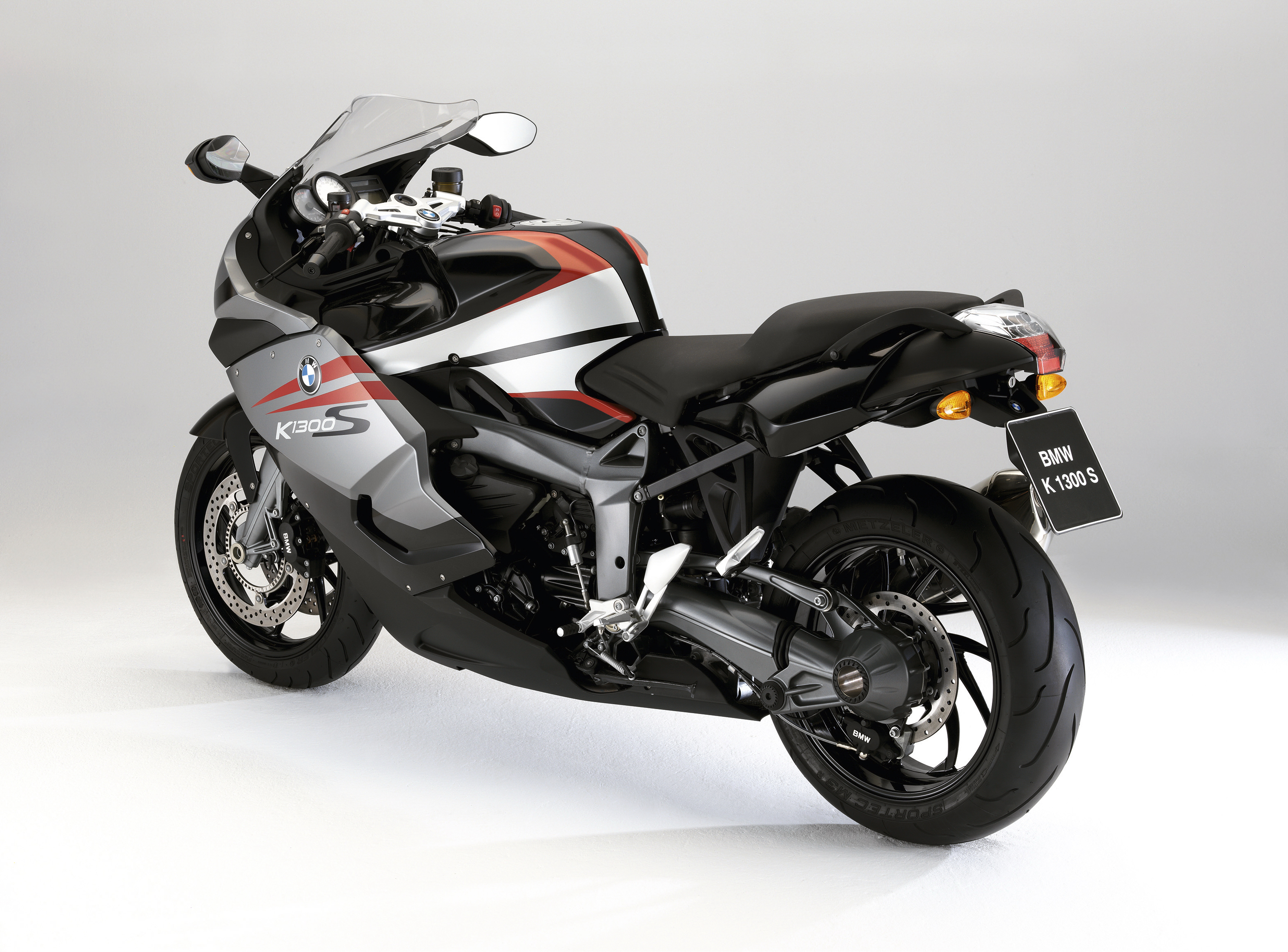 Новые модели мотоциклов. BMW Moto k1300s. Мотоцикл BMW k1300s. BMW мотоцикл к1200s. Модель мотоцикла БМВ k1300s.