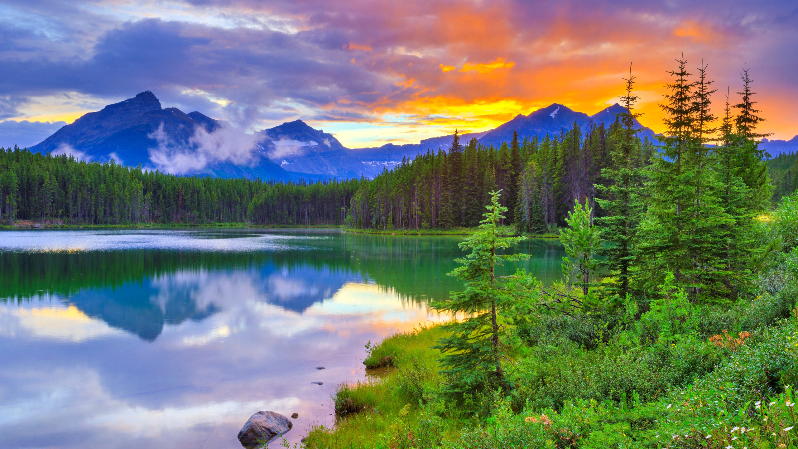 378540壁紙のダウンロード地球, 湖, バンフ国立公園, カナダ, 森, 山, 自然, 反射, 日没, 木-スクリーンセーバーと写真を無料で