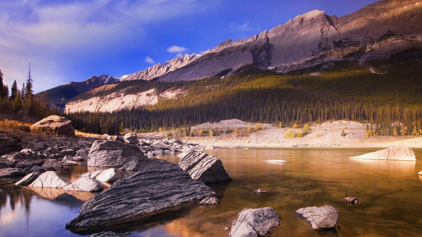 Фулл фотка. Канада, Джаспер, озеро. Красивая природа. Пейзажи Канады. Горы и реки.