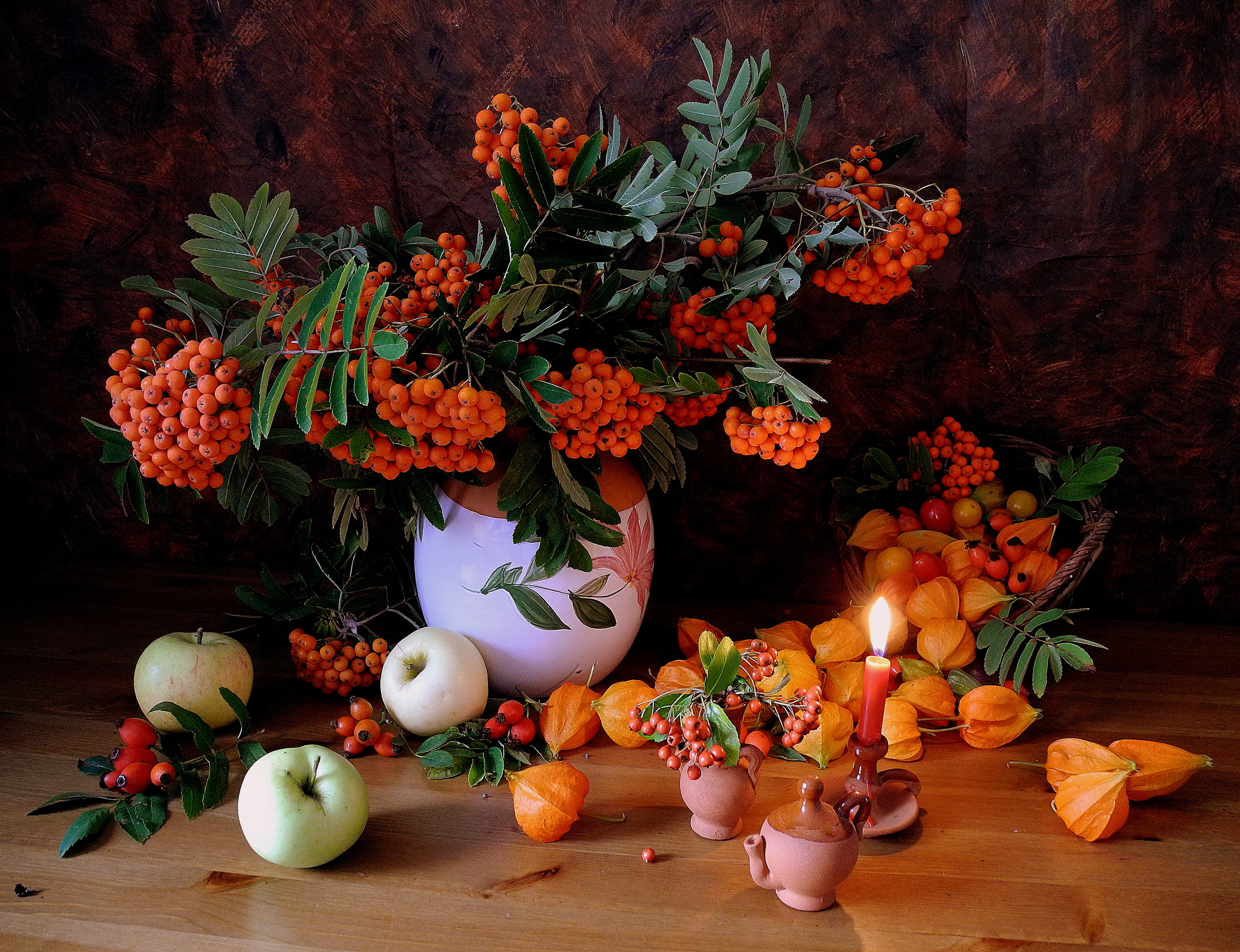 771610 скачать картинку кувшин, натюрморт, ваза, ягода, фотографии, яблоко, абрикос, свеча, фрукты, листва, оранжевый цвет) - обои и заставки бесплатно