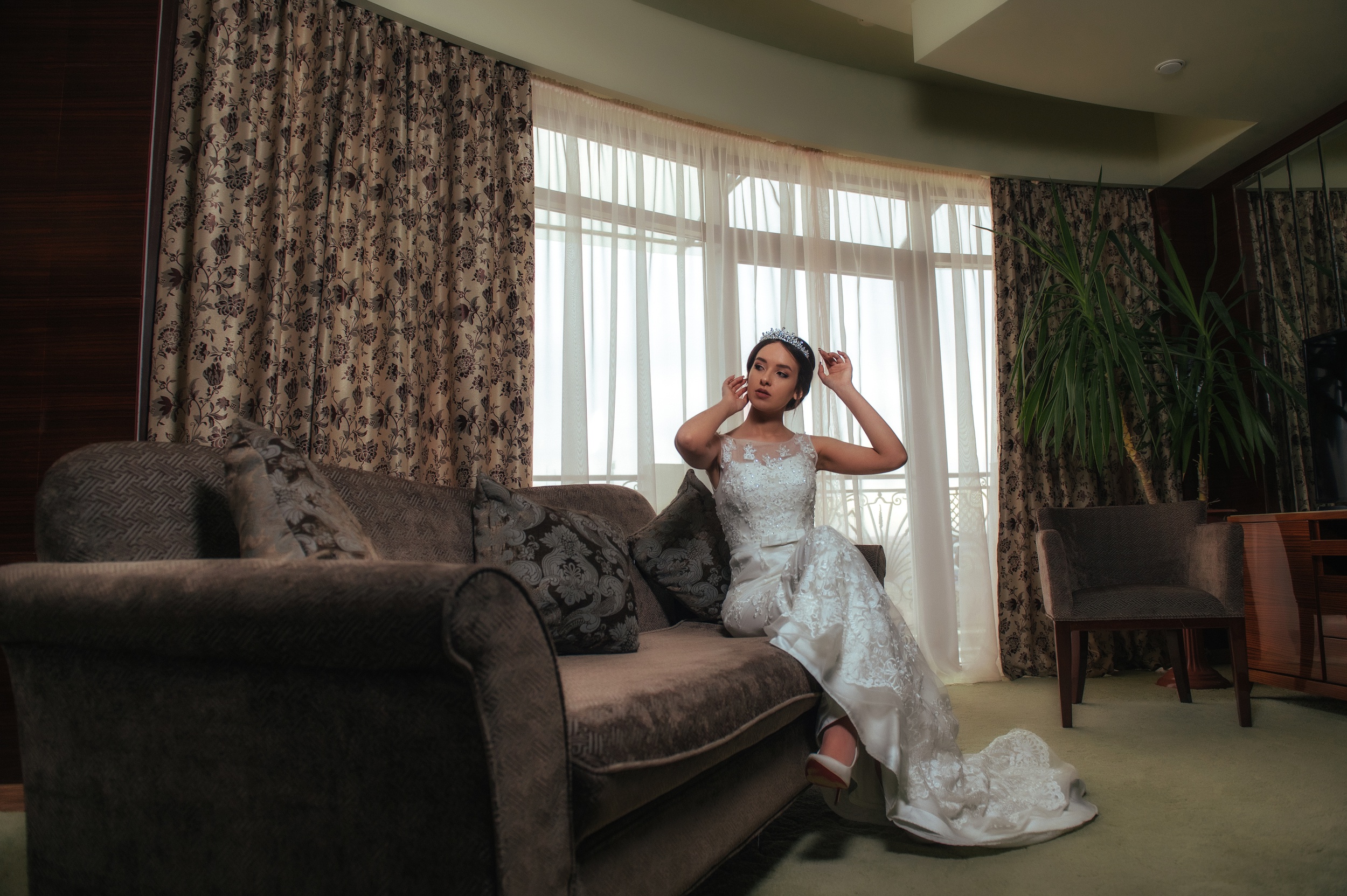 Download mobile wallpaper Sofa, Bride, Model, Women, Wedding Dress, White Dress for free.