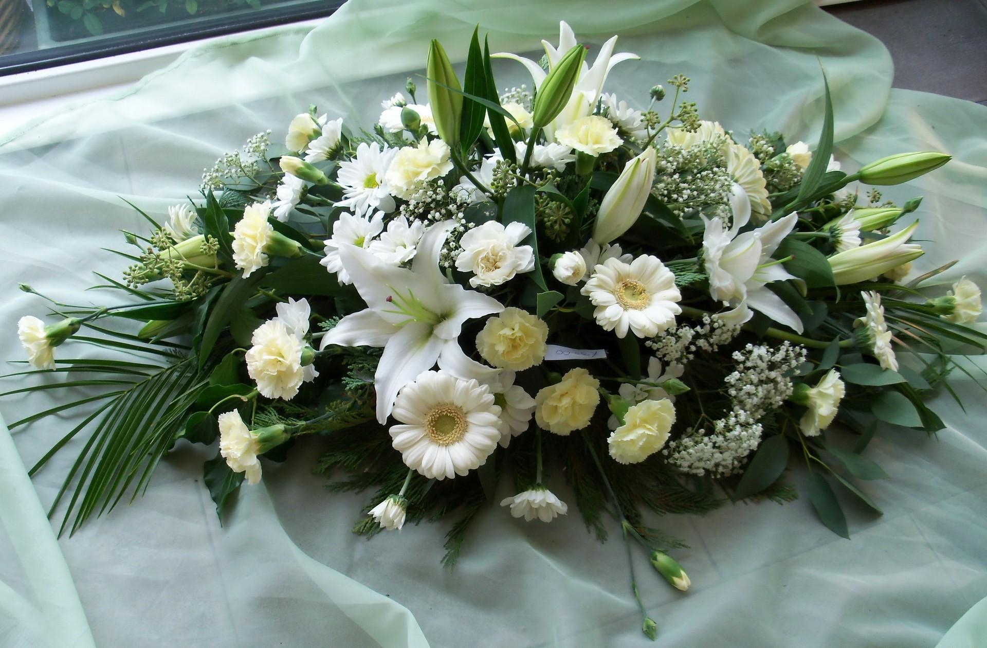 lilies, carnations, handsomely, gypsophilus, flowers, gerberas, gipsophile, composition, it's beautiful