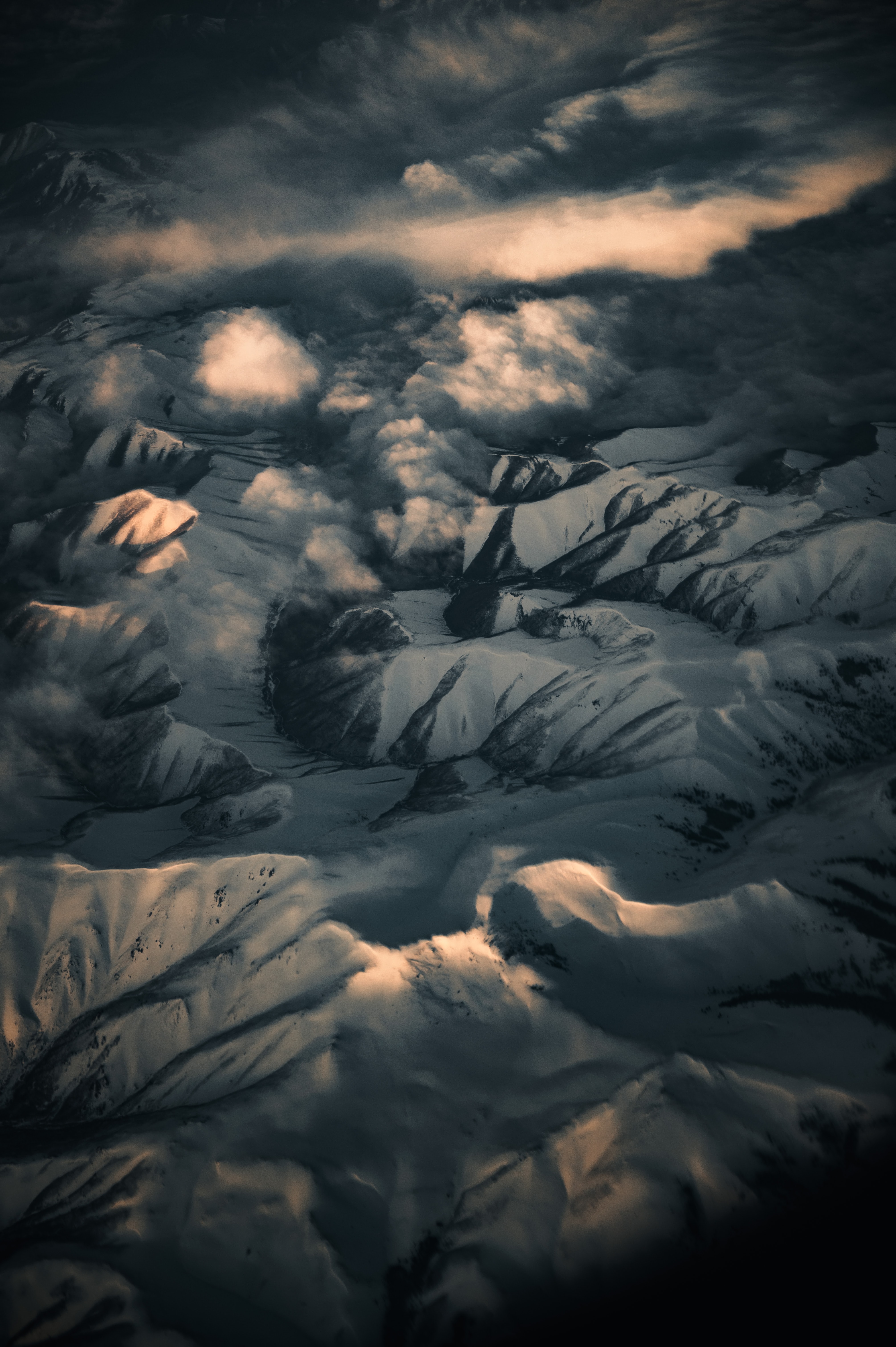 141230 Hintergrundbild herunterladen winter, natur, mountains, schnee, blick von oben, linderung, erleichterung - Bildschirmschoner und Bilder kostenlos