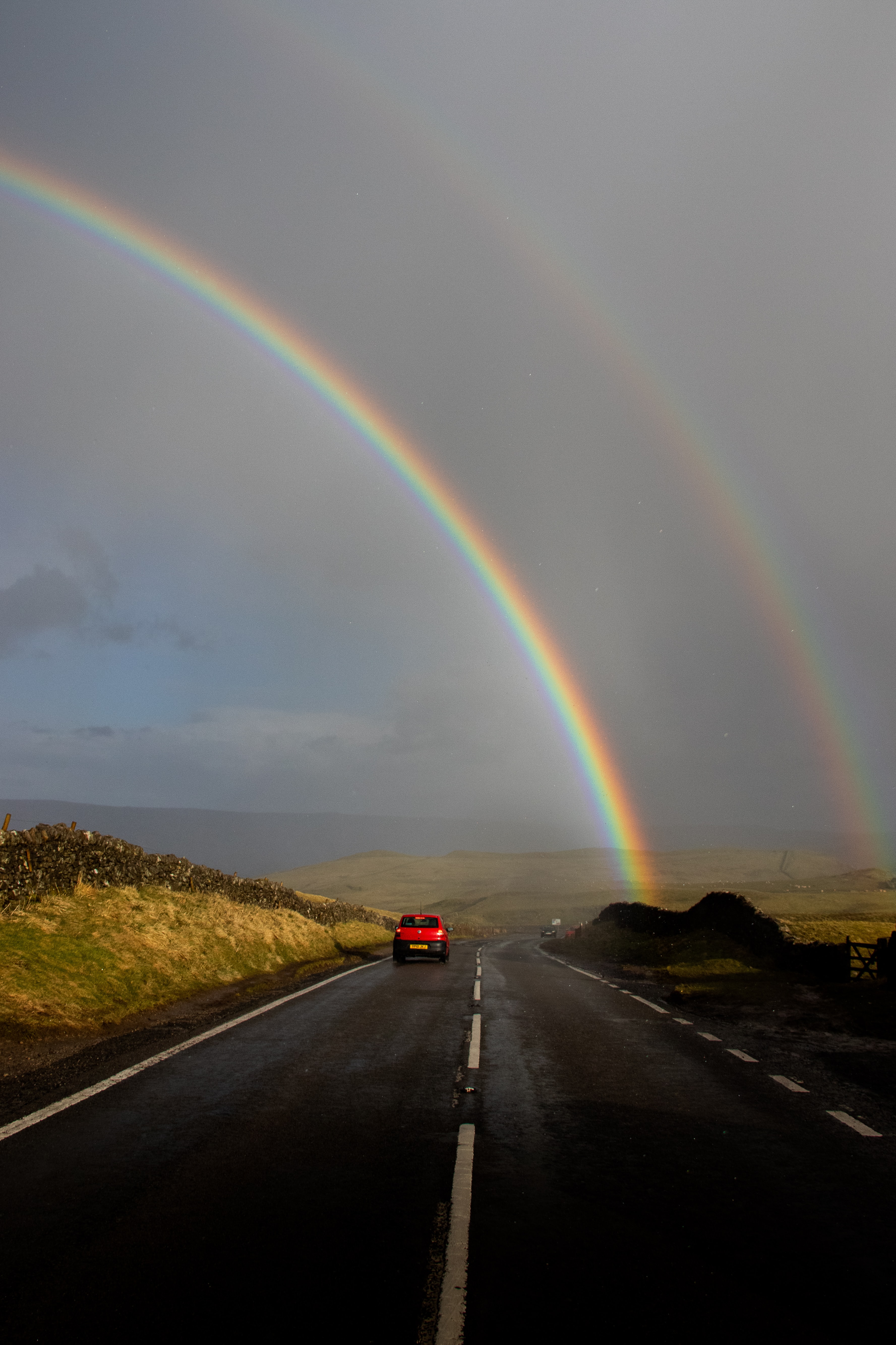 Download mobile wallpaper London, Dahl, Distance, Road, Rainbow, Nature, Auto for free.