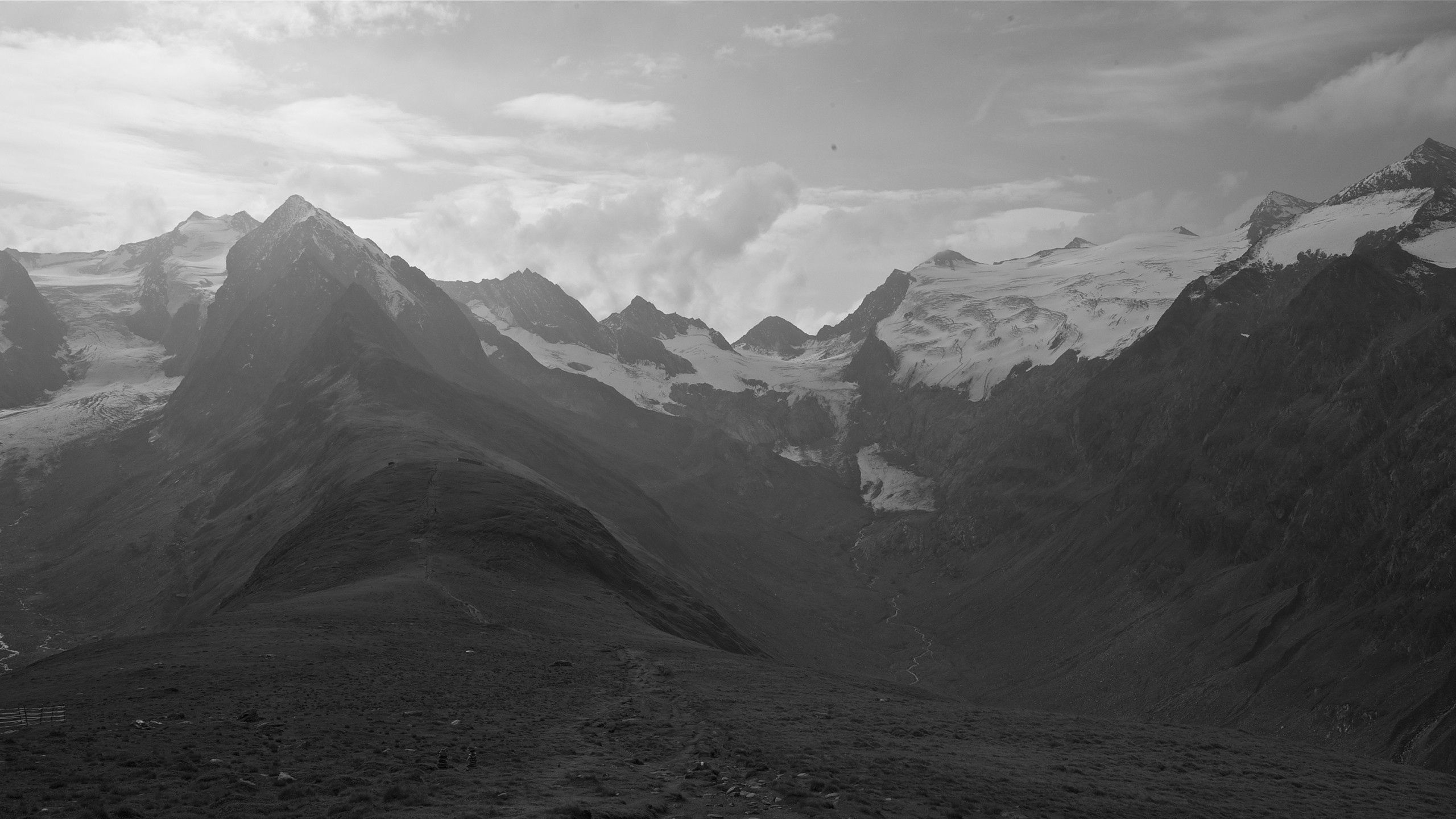 Download mobile wallpaper Dahl, Distance, Chb, Sky, Mountains, Nature, Bw for free.