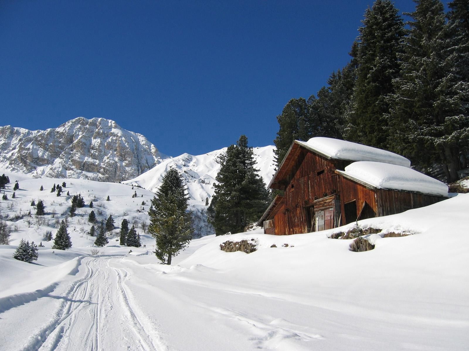 84531 Hintergrundbild herunterladen natur, schnee, haus, skigebiet - Bildschirmschoner und Bilder kostenlos