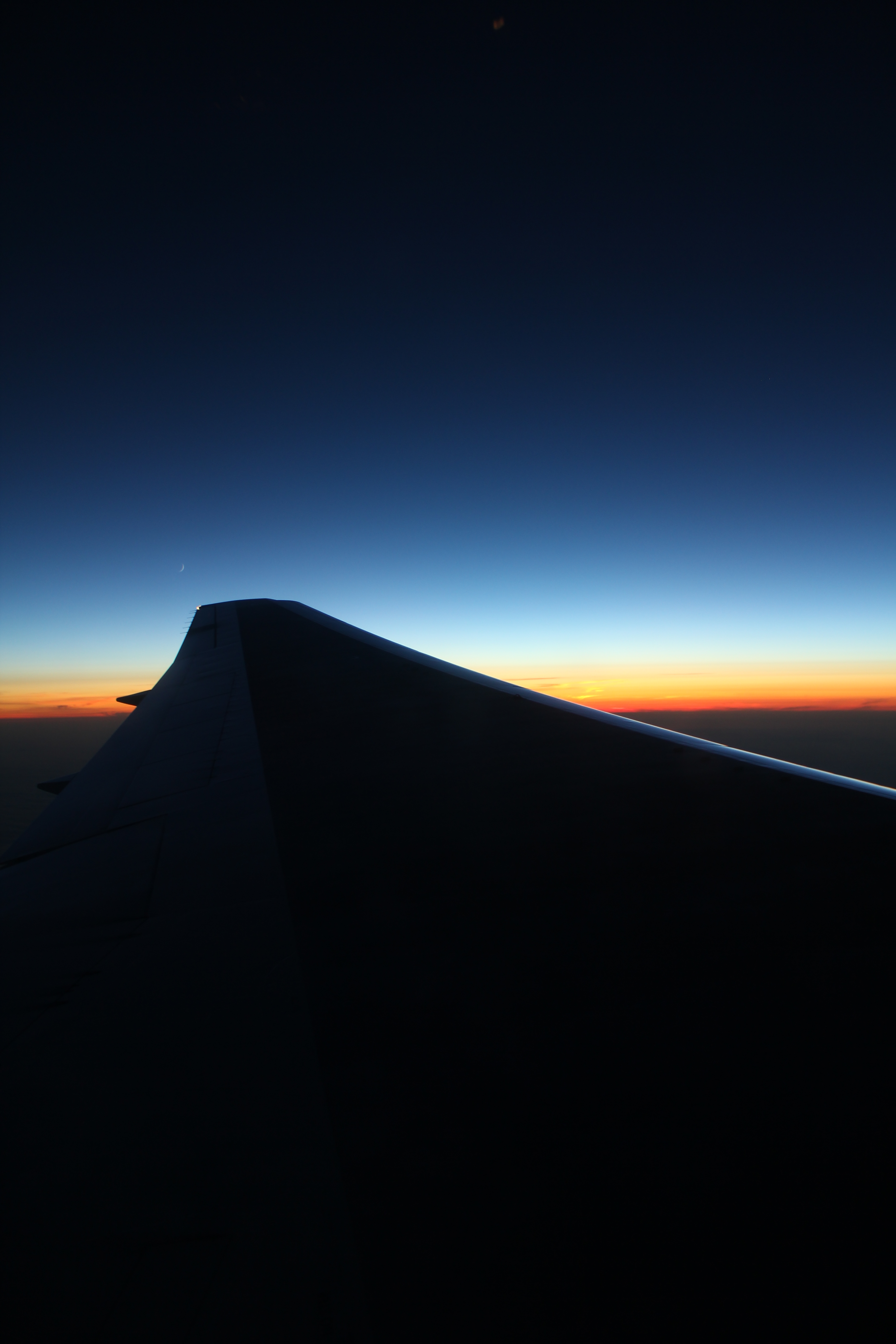 Mobile wallpaper wing, twilight, dark, sky, horizon, dusk, plane, airplane