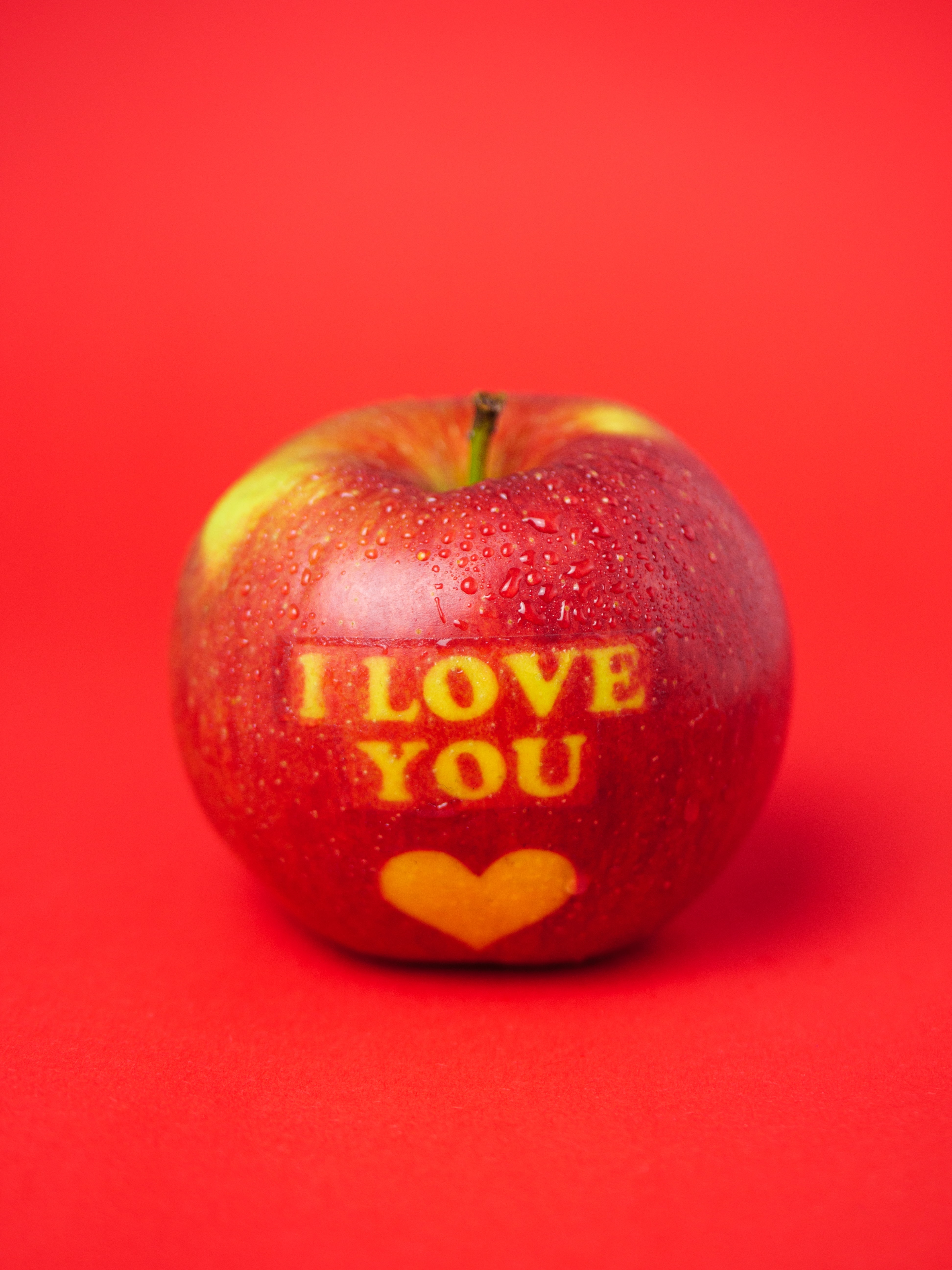 156162 descargar imagen amor, manzana, rojo, las palabras, palabras, inscripción, mensaje, epístola: fondos de pantalla y protectores de pantalla gratis