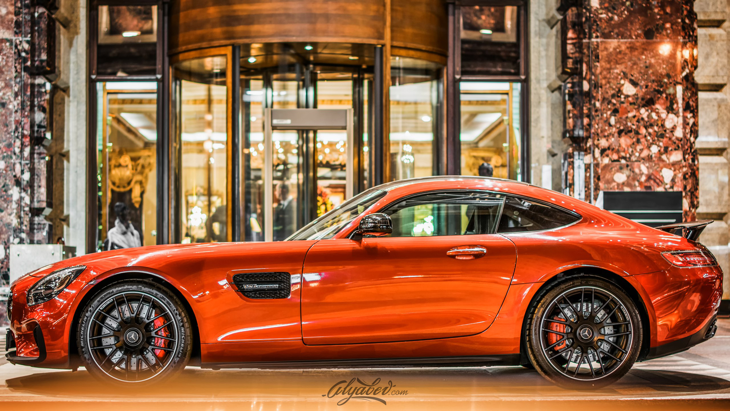 Коляска мерседес бенц. AMG gt Orange. Обои оранжевый Мерседес. Красный Мерседес обои. Оранжевый Мерседес фото.