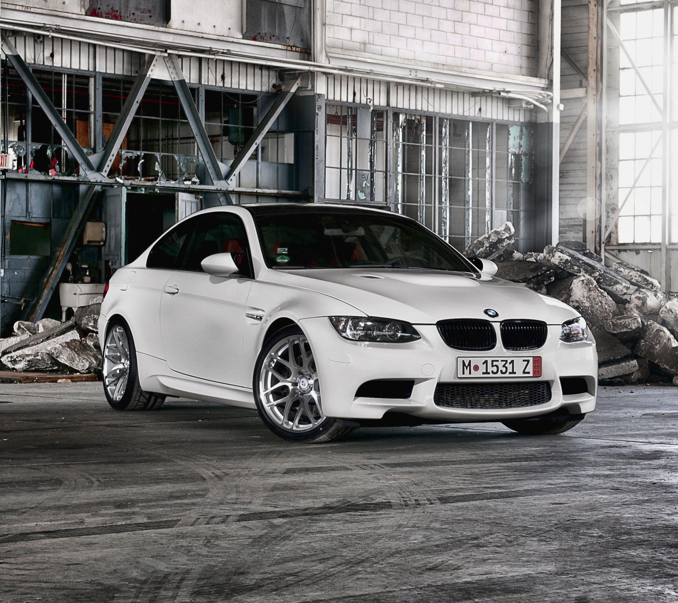 BMW m3 e92 белая с черной крышей