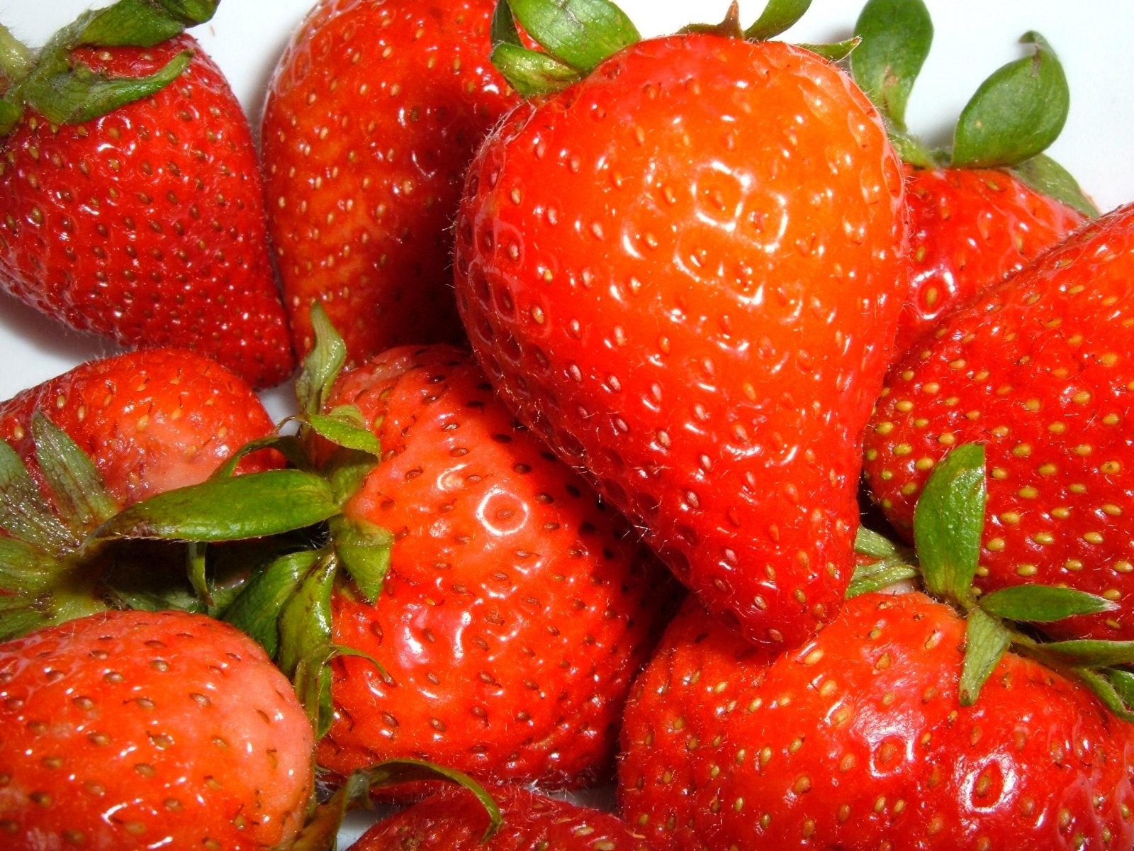 Free download wallpaper Berries, Fruits, Food, Strawberry on your PC desktop