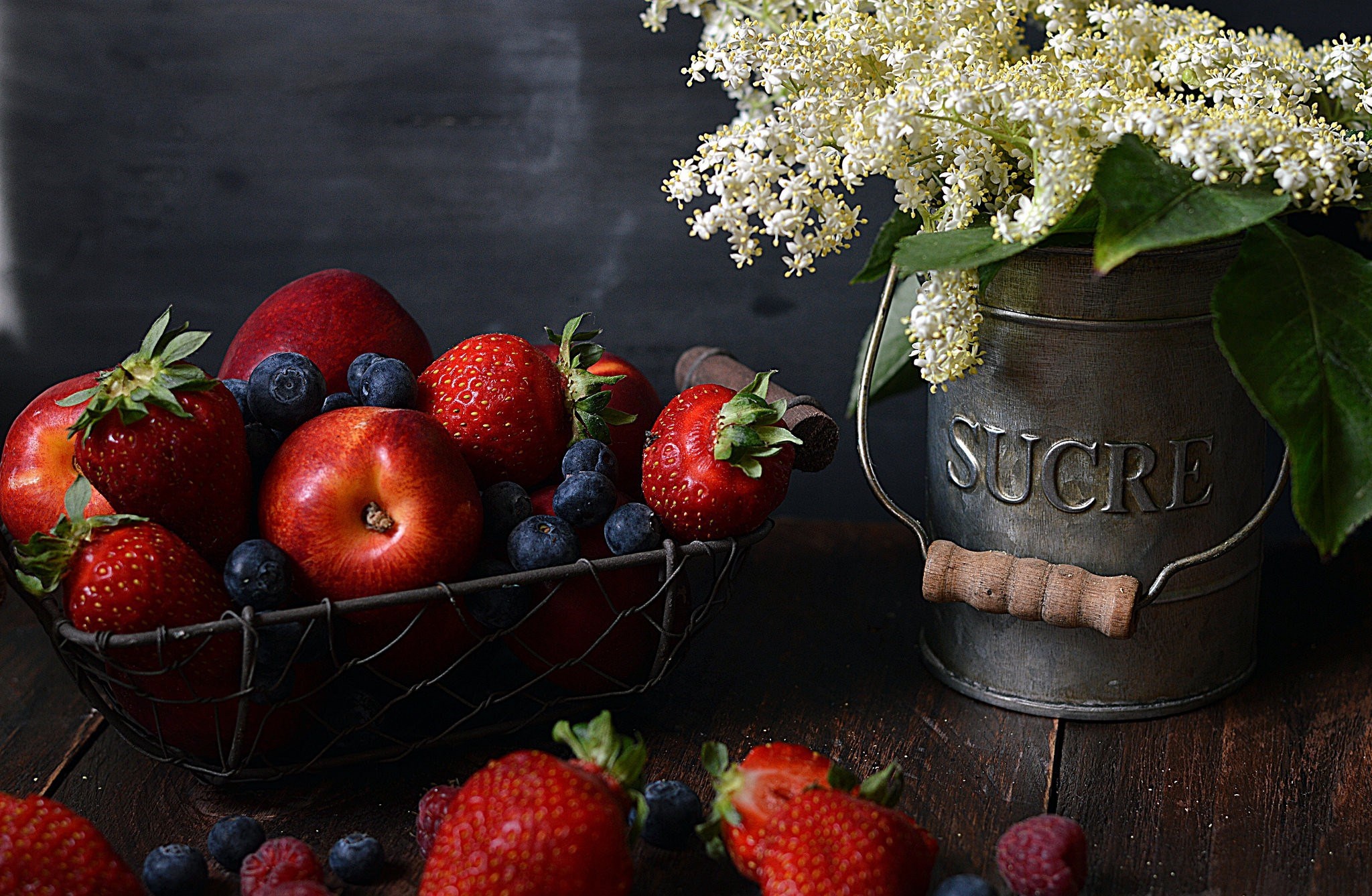 Натюрморт с фруктами и ягодами