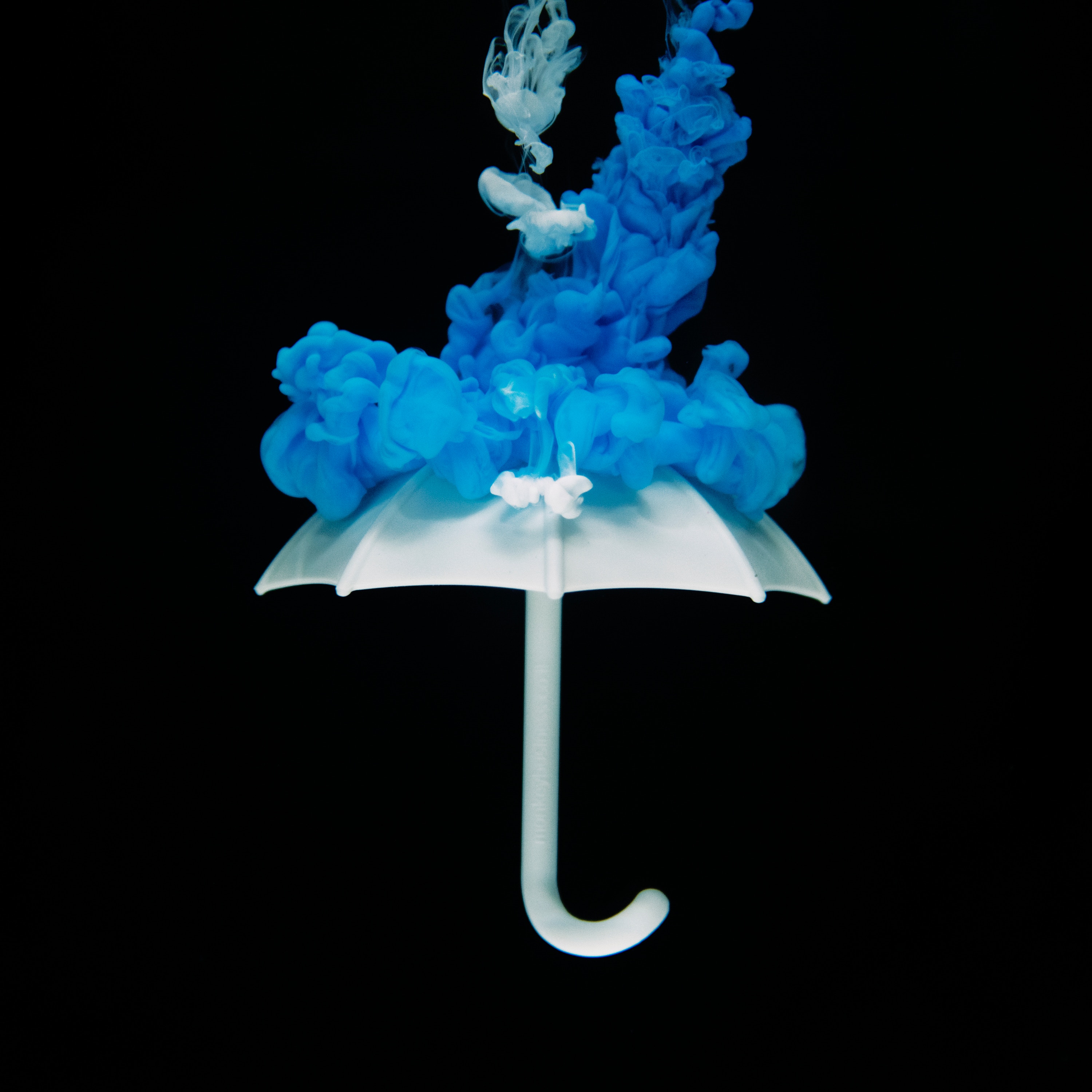 54975 скачать обои зонт, разное, жидкость, сгустки, синий, краска - заставки и картинки бесплатно