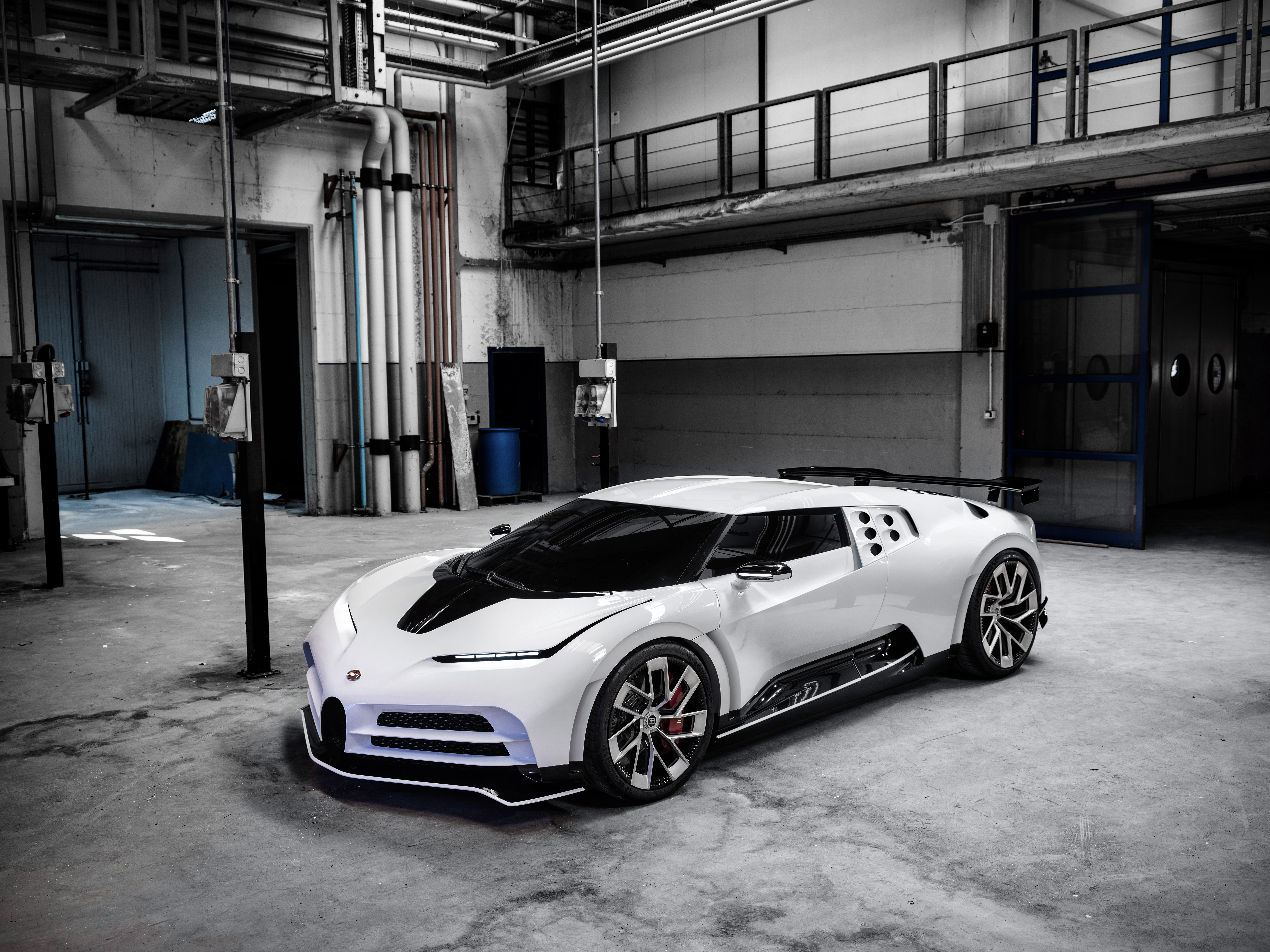 Bugatti 2020 Centodieci автомобиль