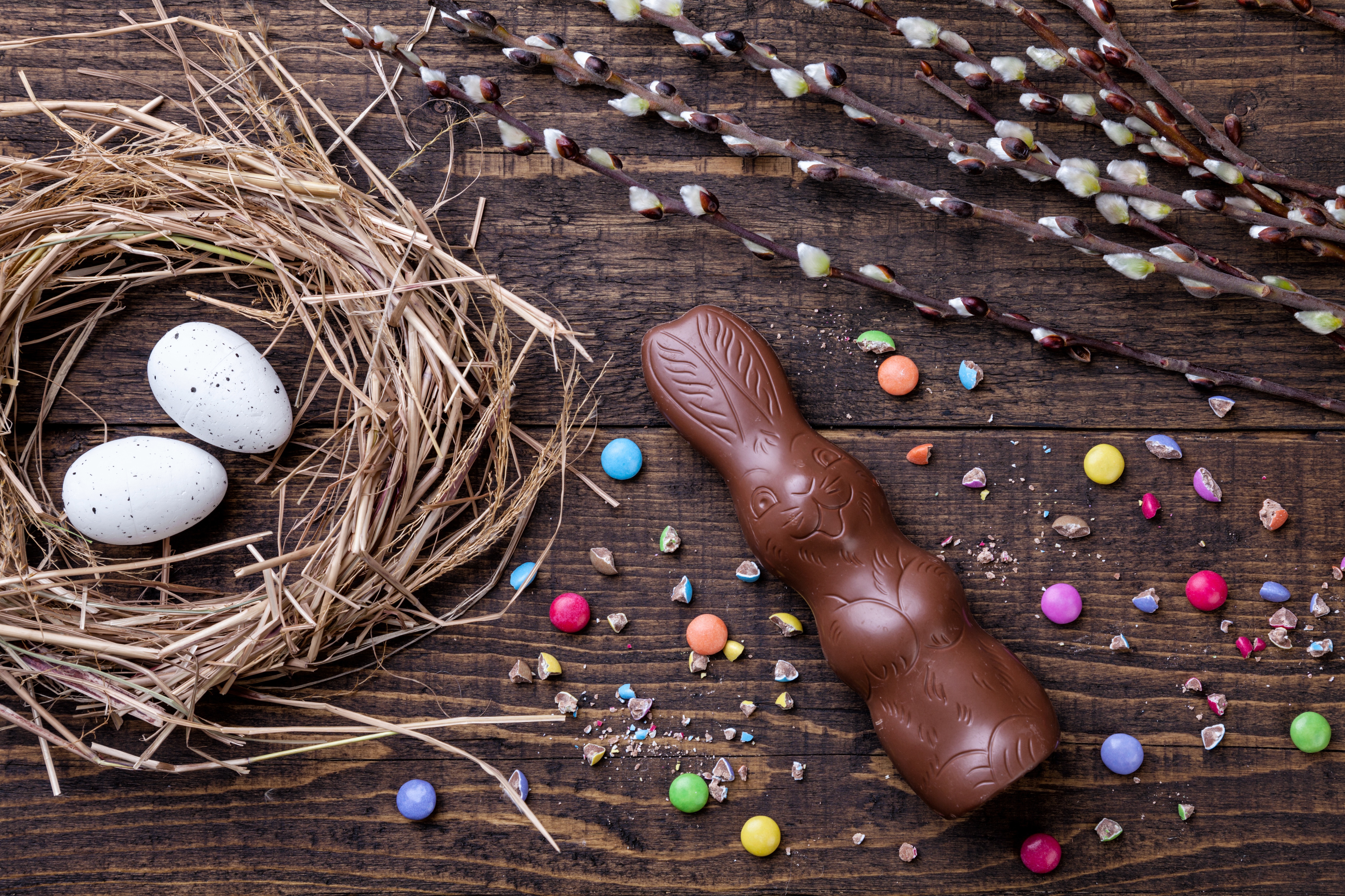 Пасхальный шоколад. Пасхальное яйцо. Шоколадные пасхальные яйца. Пасха Эстетика. Шоколадные пасхальные яички.