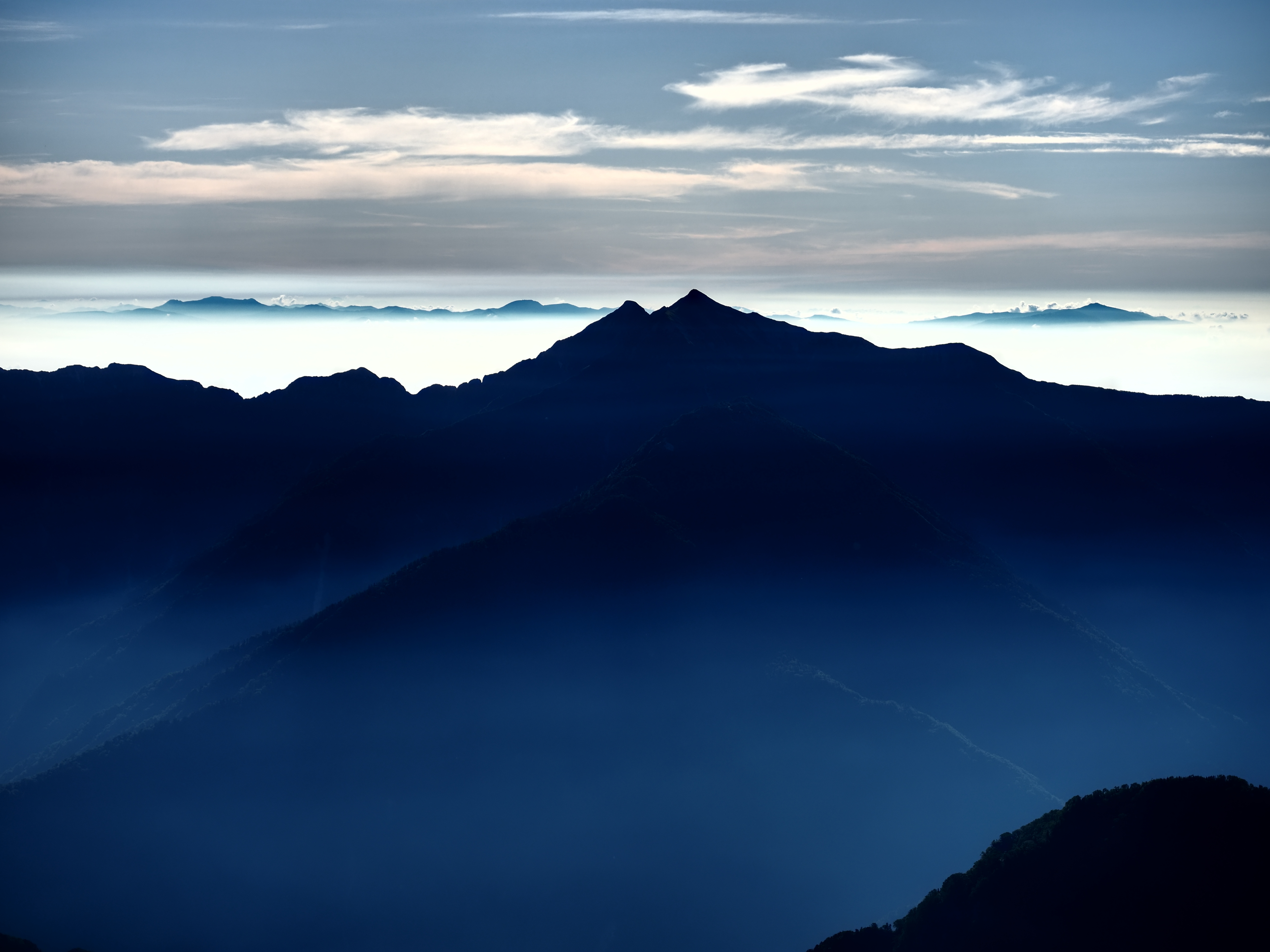 Download mobile wallpaper Clouds, Vertex, Tops, Mountains, Fog, Nature, Dark for free.
