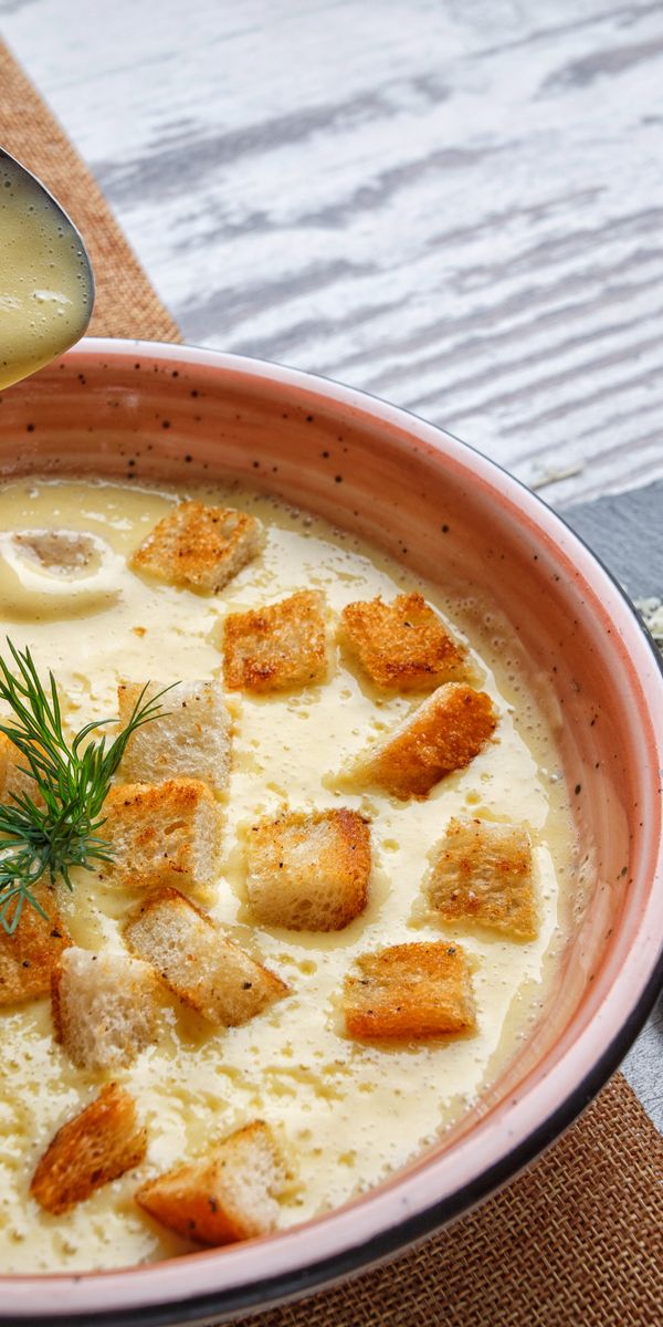 2017 году приготовили сырный суп. Суп Романо сырный. Сырный суп пюре. Португалия сырный суп. Сырный крем суп.
