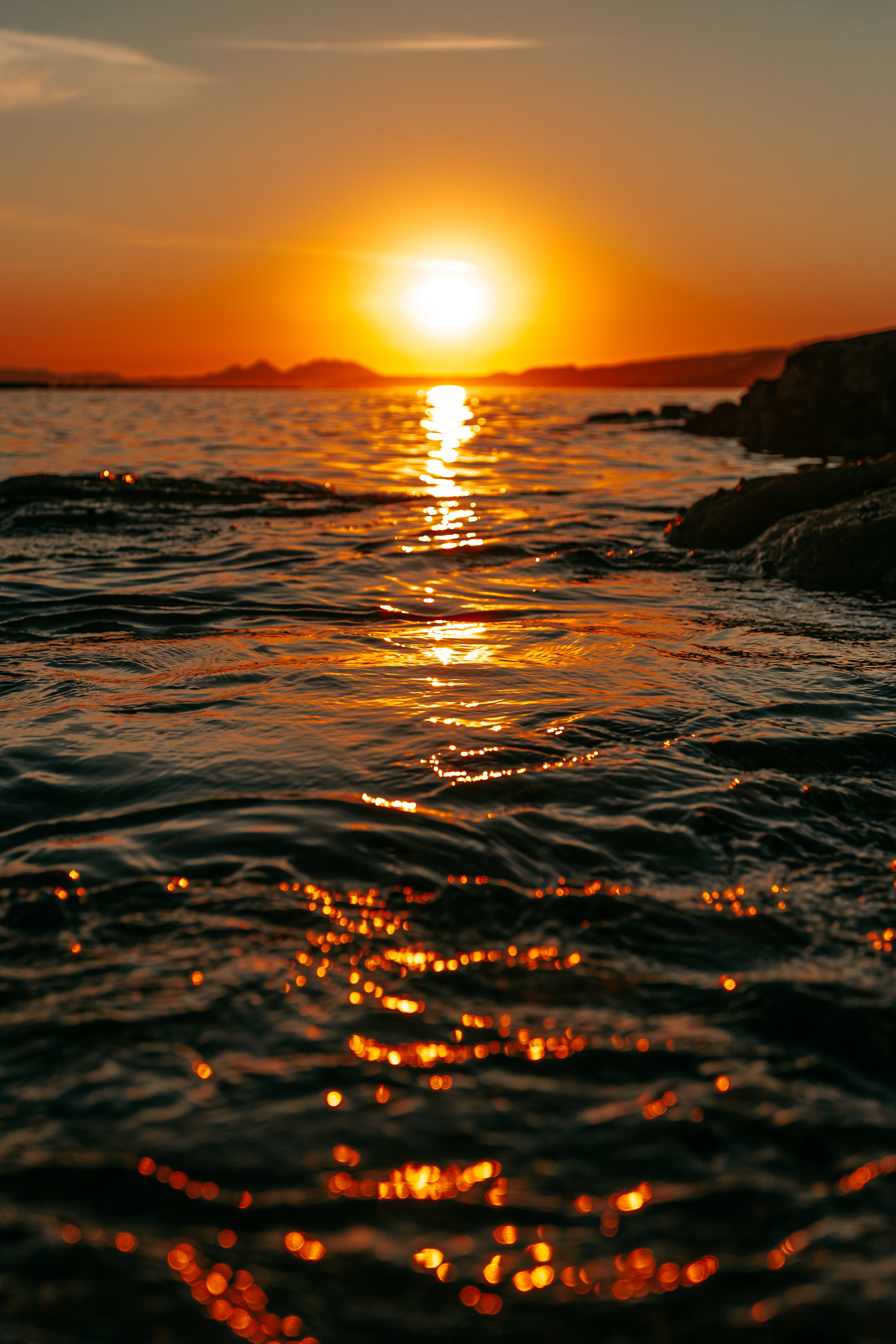 sky, nature, sunset, sea, rocks, glare download HD wallpaper