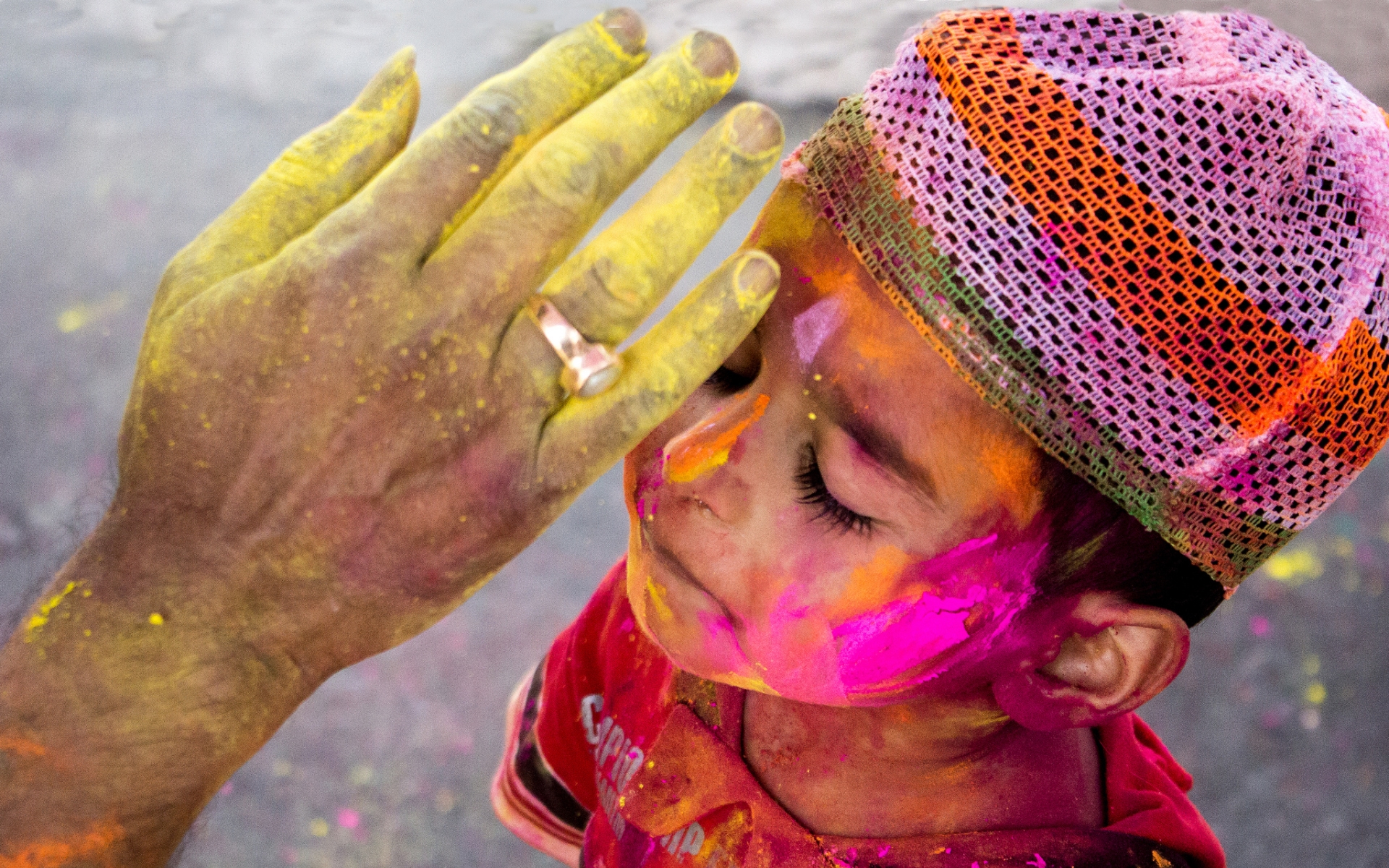 Download mobile wallpaper Hand, Holiday, Colors, Child, Holi for free.