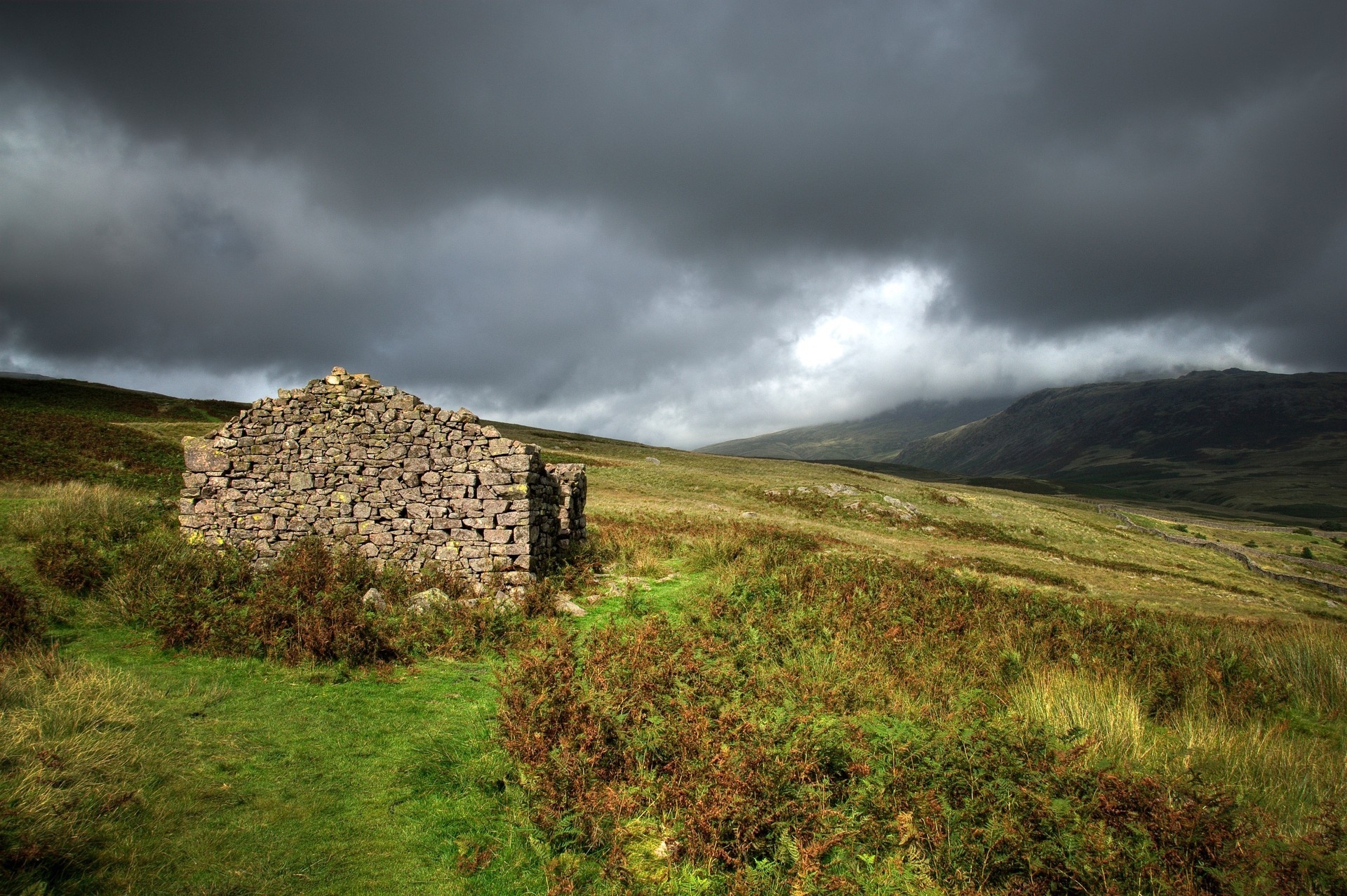 Téléchargez des papiers peints mobile Nature, Se Ruiner, Ruines, Écosse, Montagnes, Structure gratuitement.