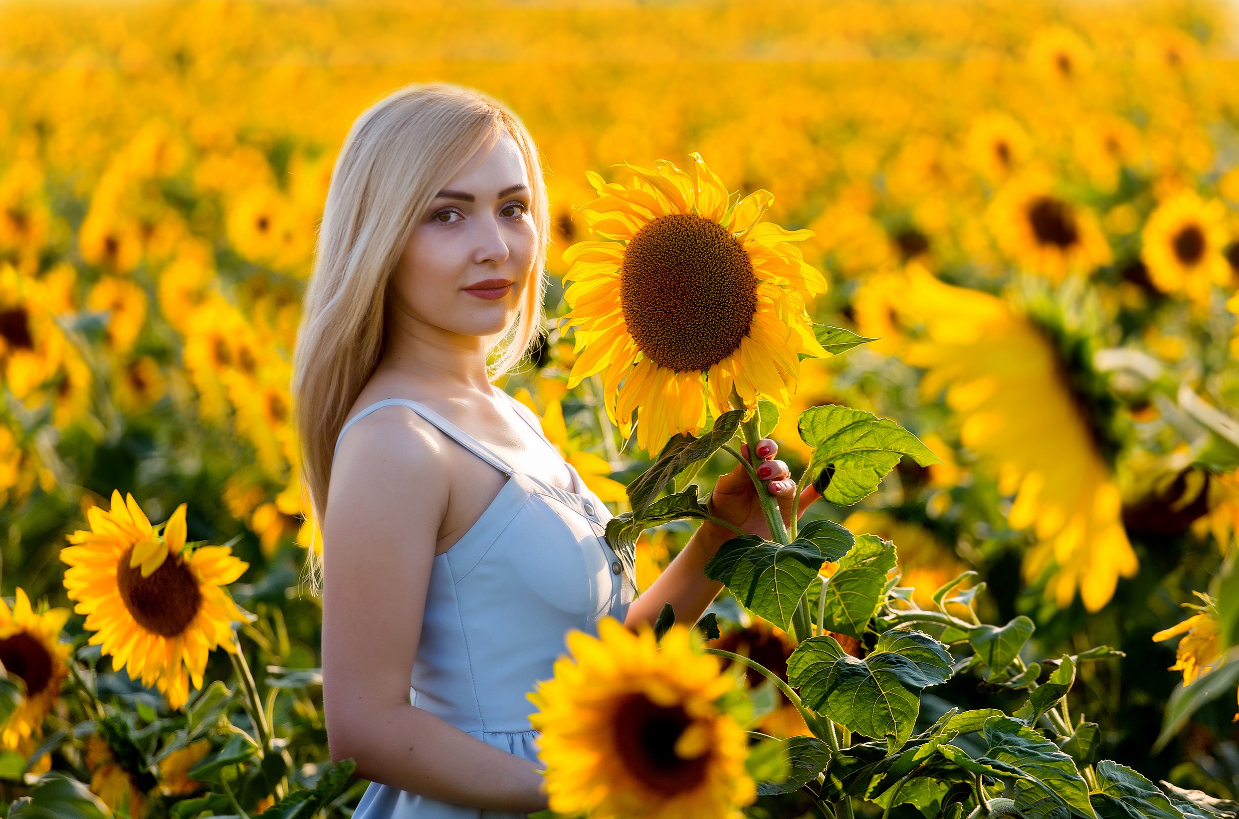 Фото женщин в подсолнухах