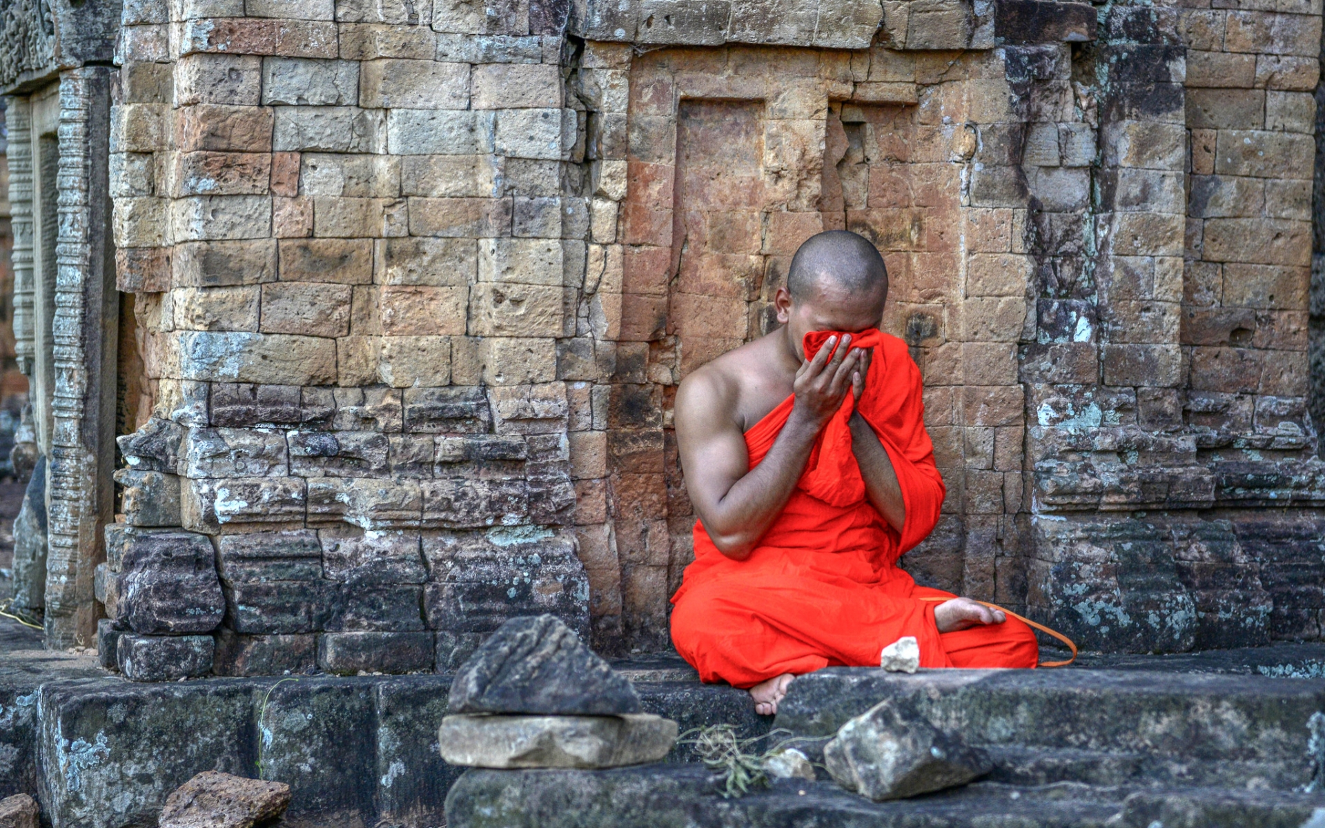 Обои на телефон монах храм