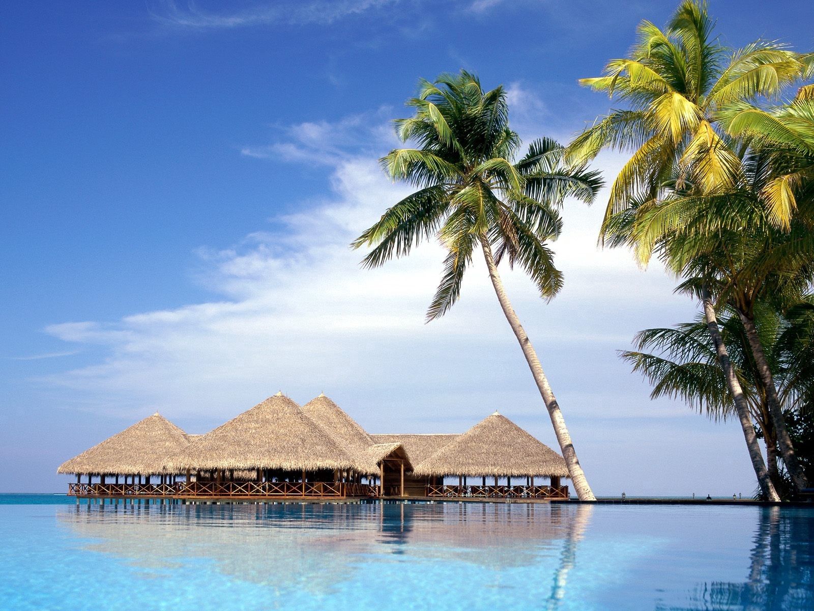 Laden Sie das Resort, Pavillons, Natur, Wasser, Sky, Malediven, Palms-Bild kostenlos auf Ihren PC-Desktop herunter