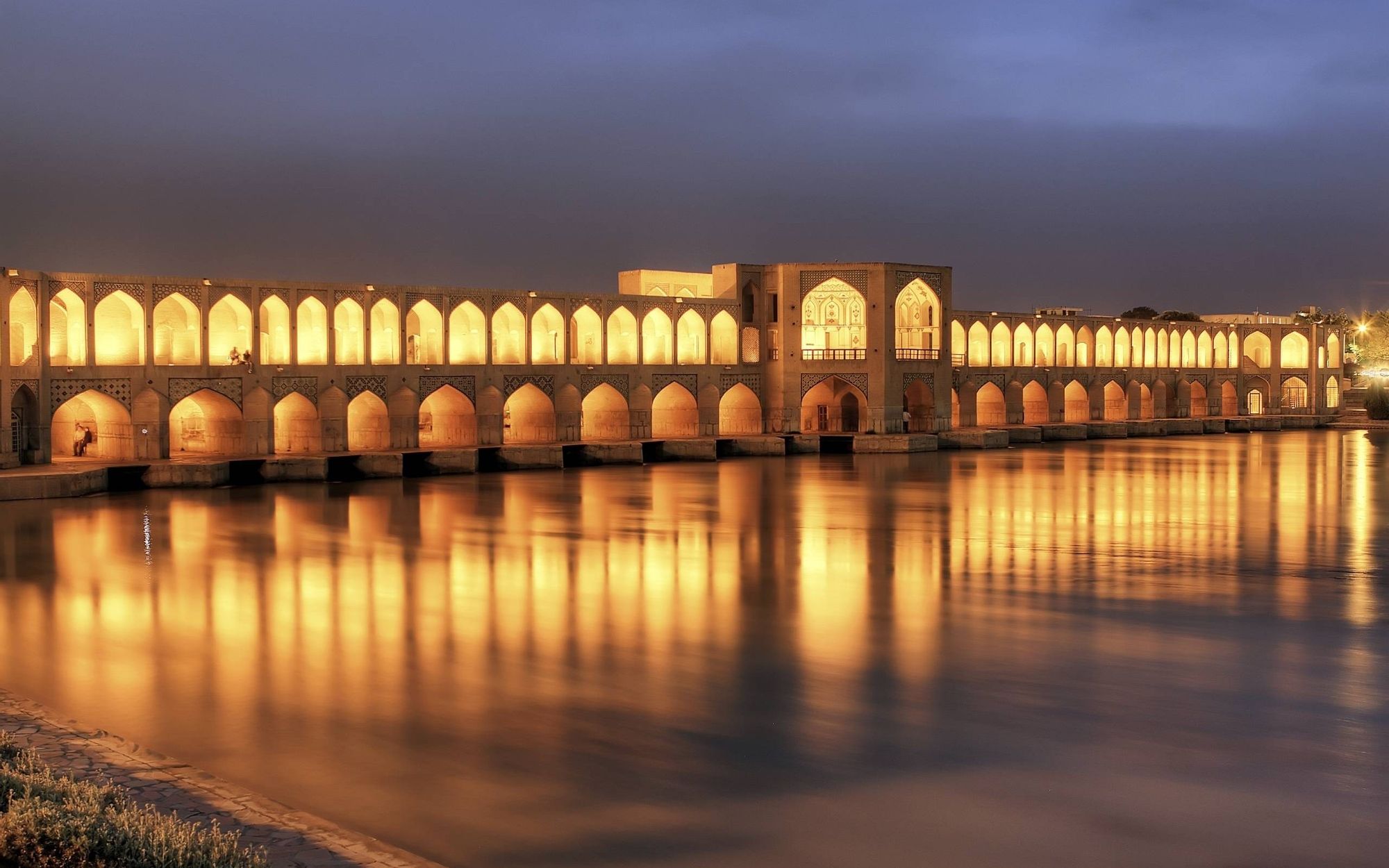 Мост хаджу Исфахан Иран