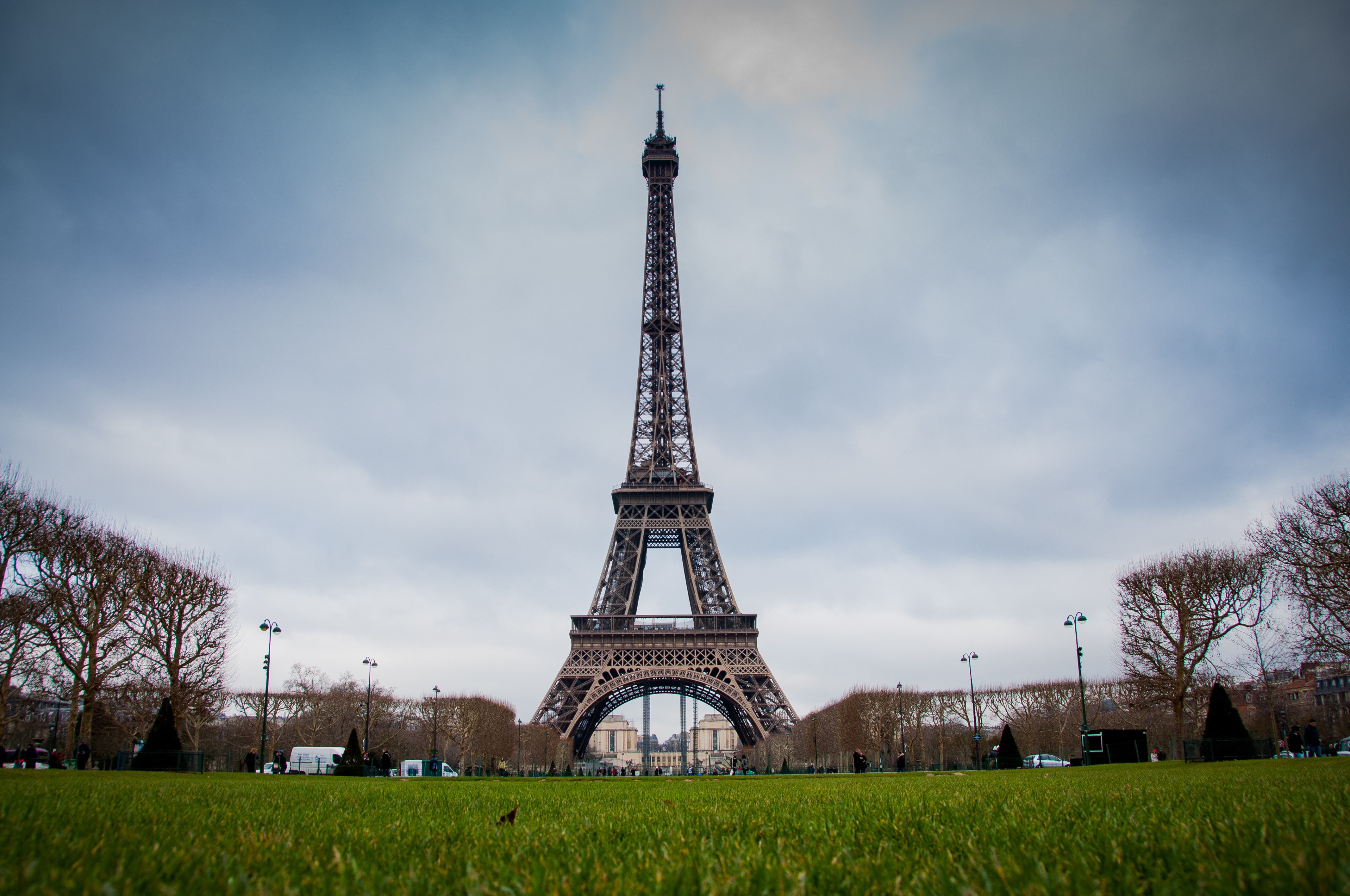306199 Hintergrundbild herunterladen monument, gebäude, menschengemacht, eiffelturm, großstadt, frankreich, paris, monumente - Bildschirmschoner und Bilder kostenlos