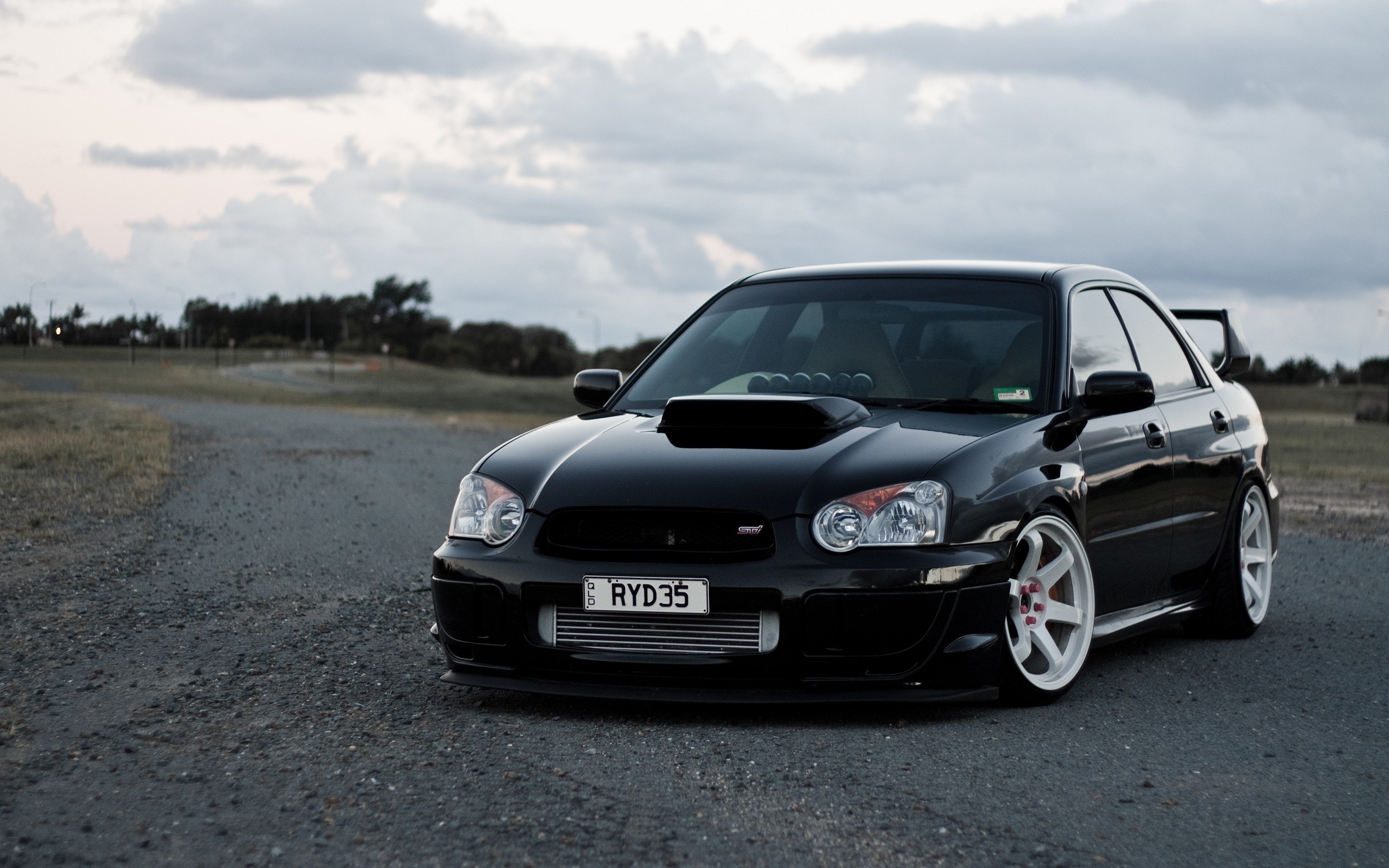 Subaru WRX STI черная